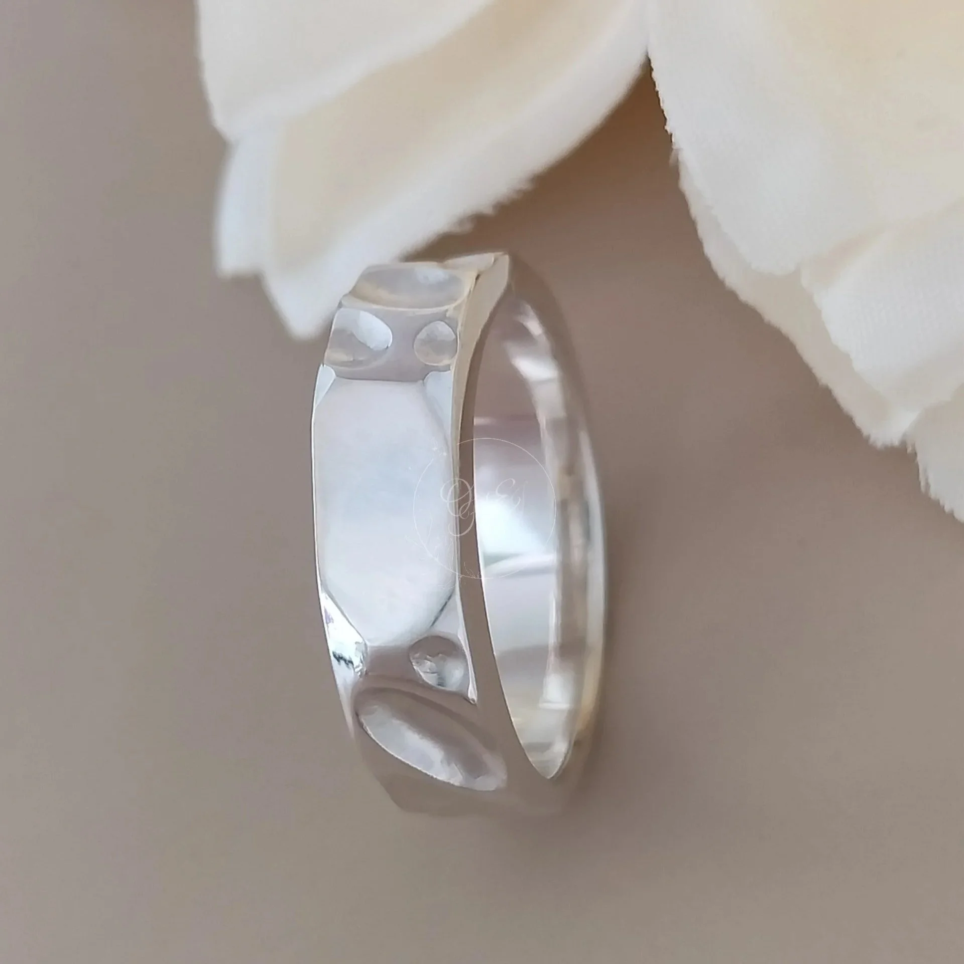 Blanc unisex signet ring ready to be hand engraved by Orfa