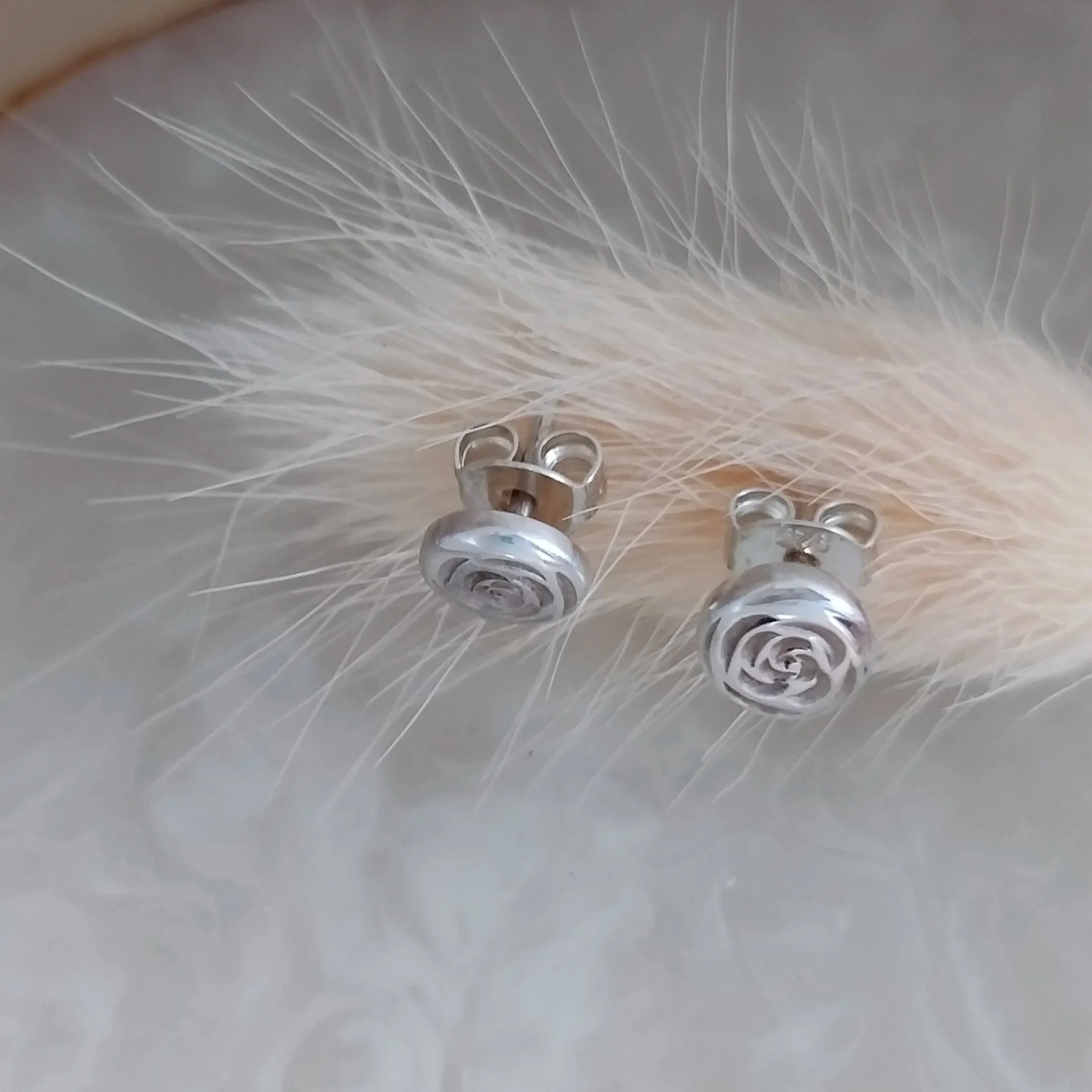 silver+roses+earstuds.jpg