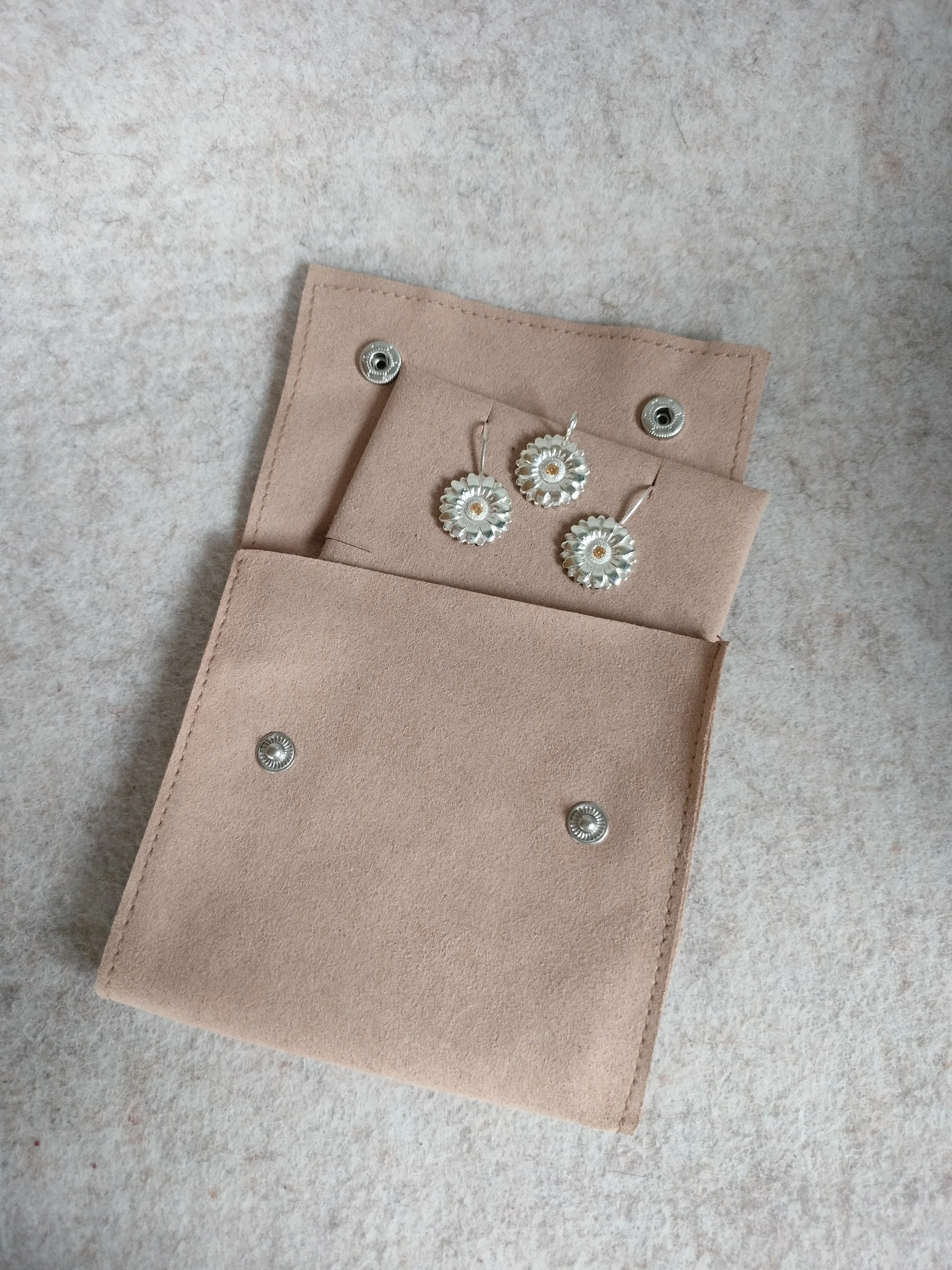 Elegant Jewelry Pouch with Secure Closures