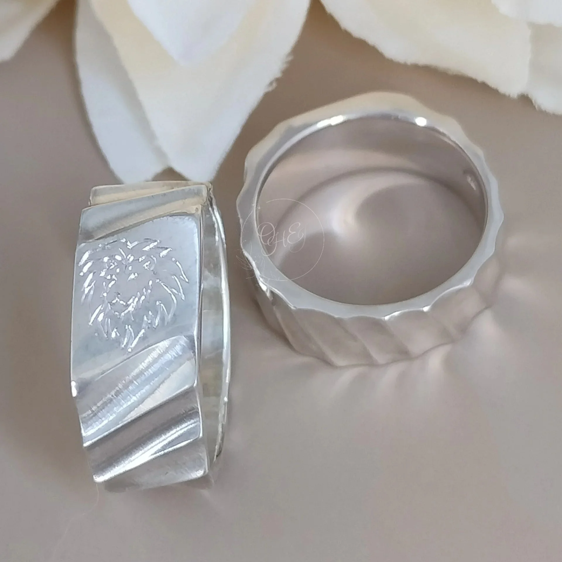Side and top view of sandwave signet ring in silver