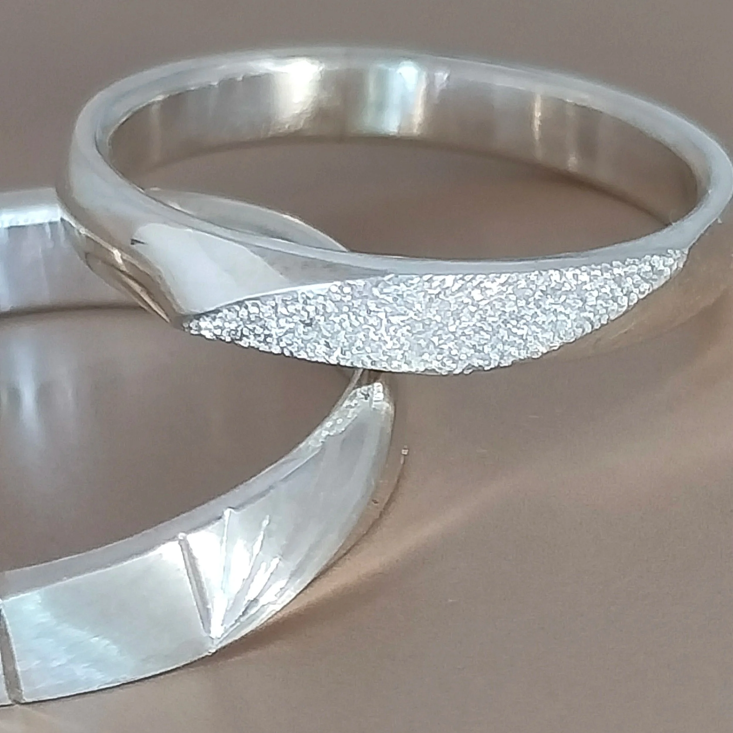silver ringset man women with engraving and sparlky finish - Orfa