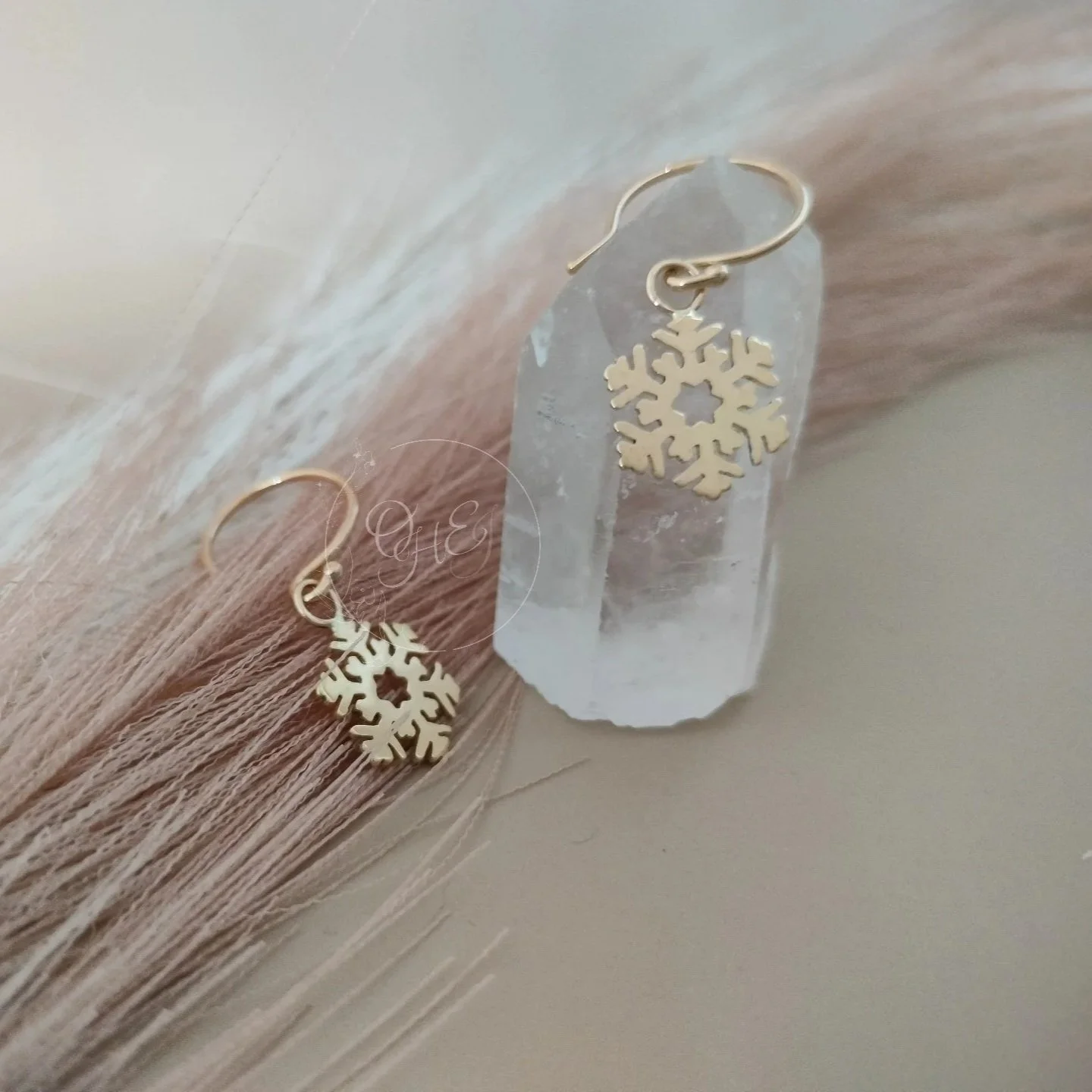 dainty+solid+gold+snowflake+earring+.jpg