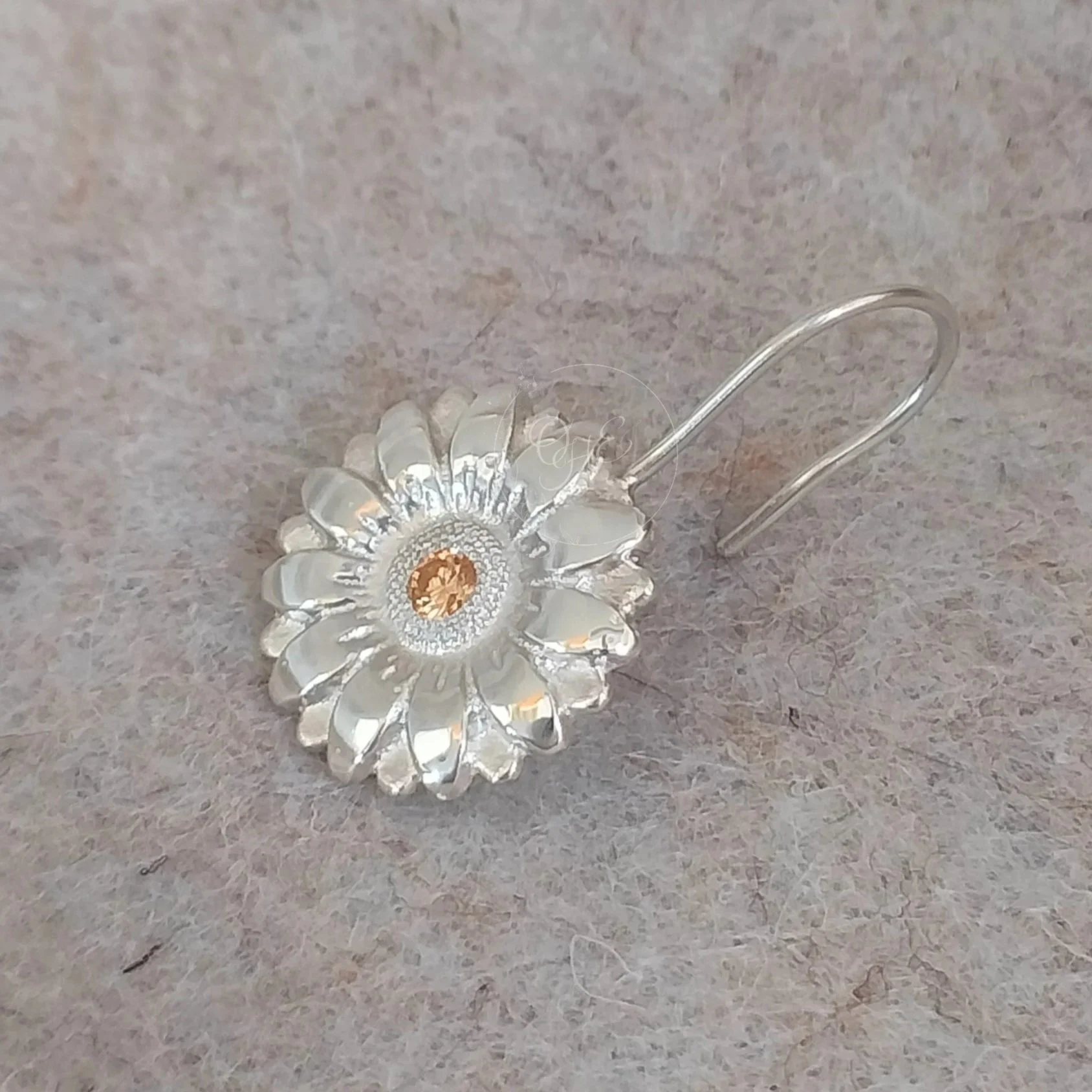 Sustainable silver sunflower earring by Orfa