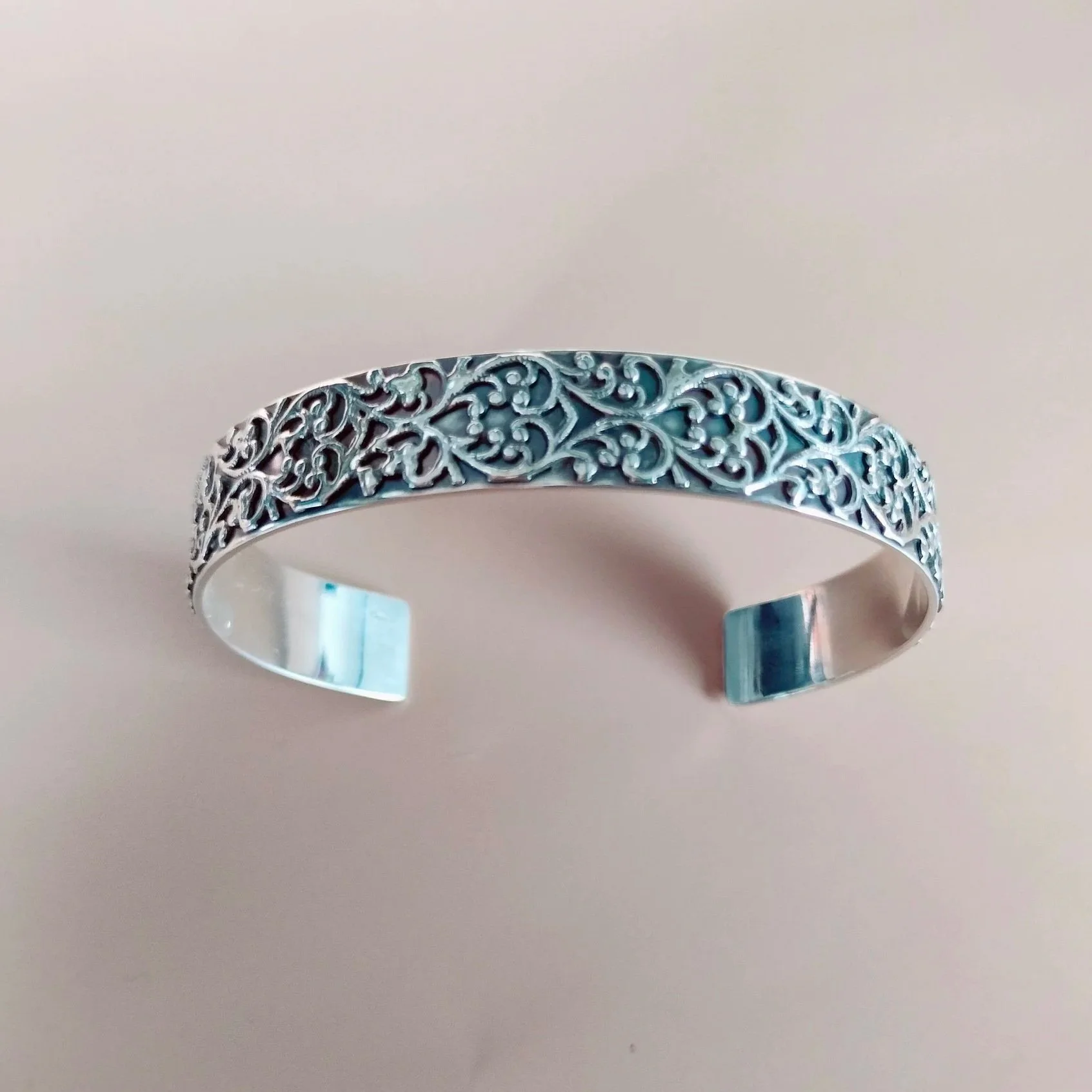 Floral+silver+bracelet.jpg