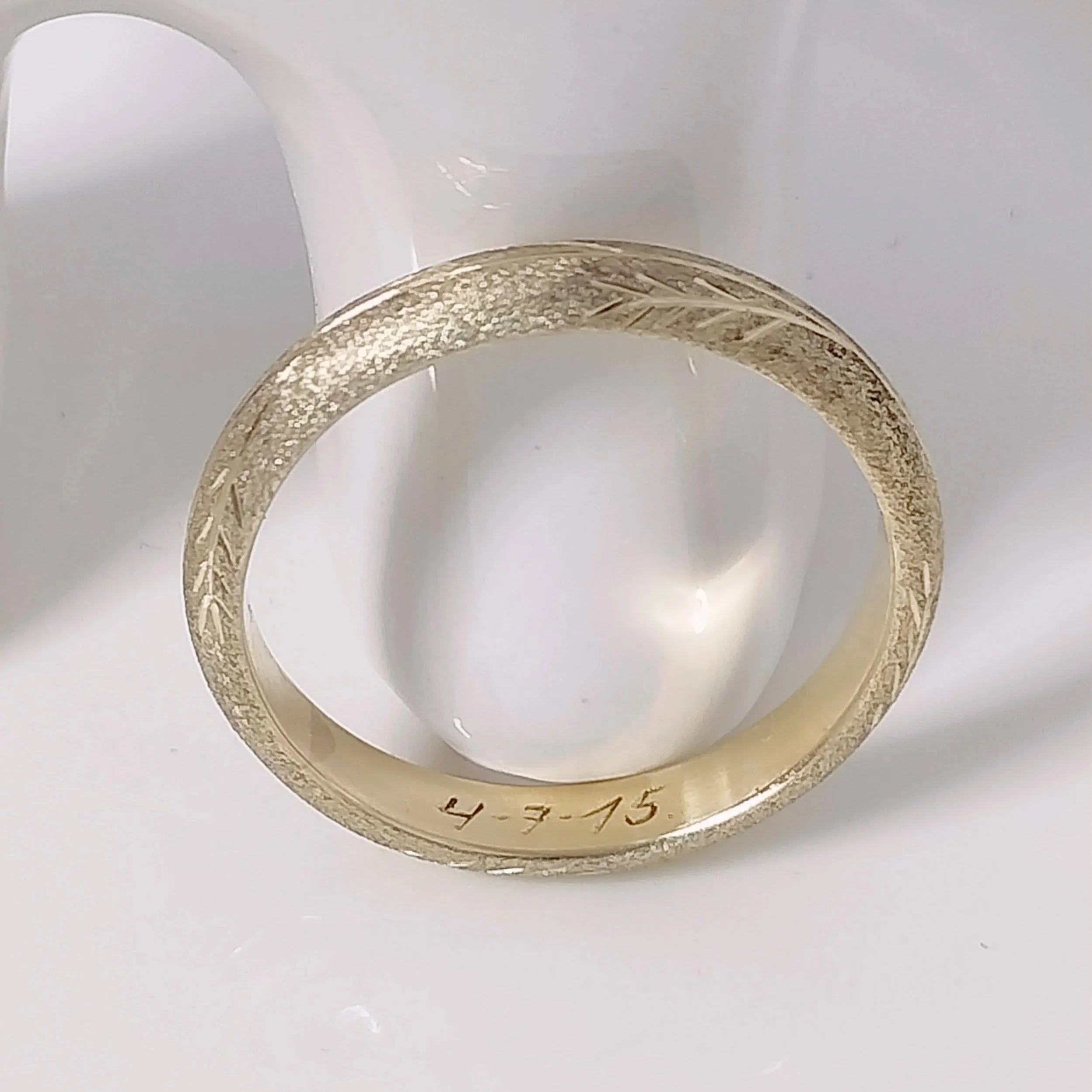 Gold+palm+ring+engraved.jpg