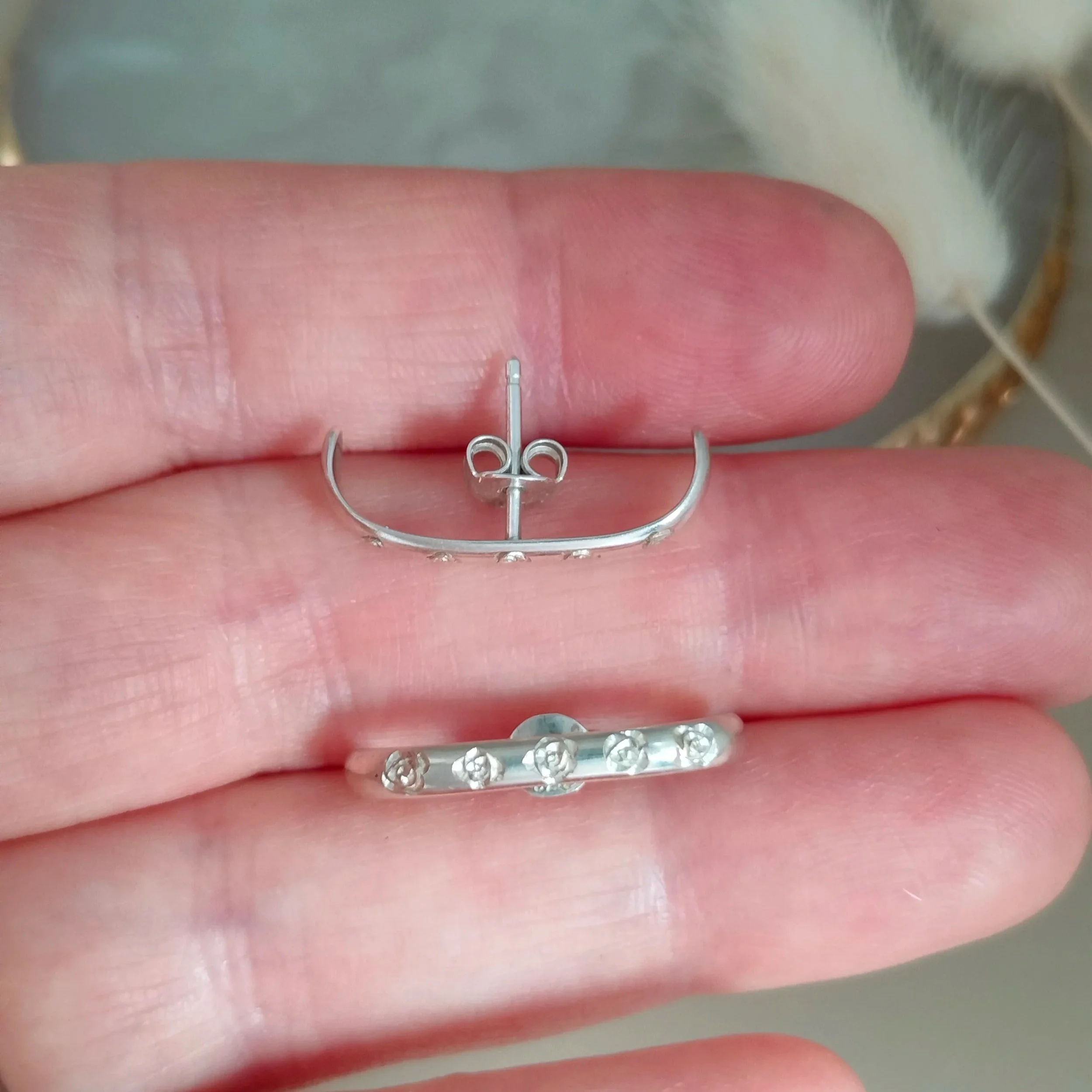 engraved+roses+earring.jpg