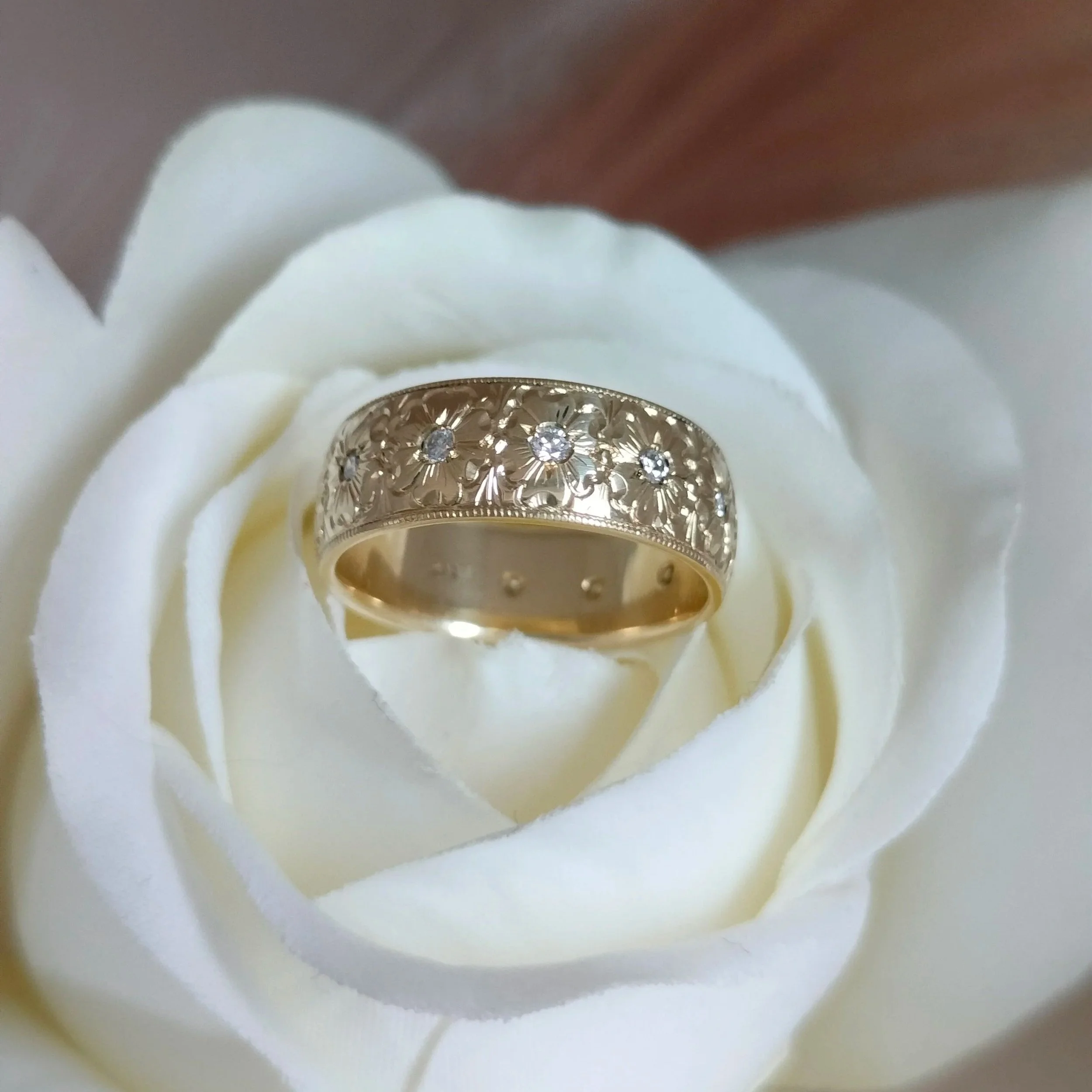 14k+Gold+%26+diamond+flower+engraved+ring.jpg