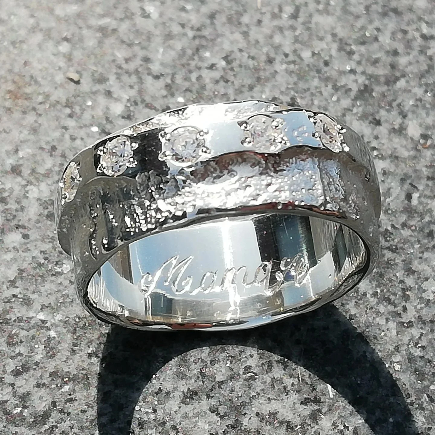 Silver ring with zirkonia and inside engraving