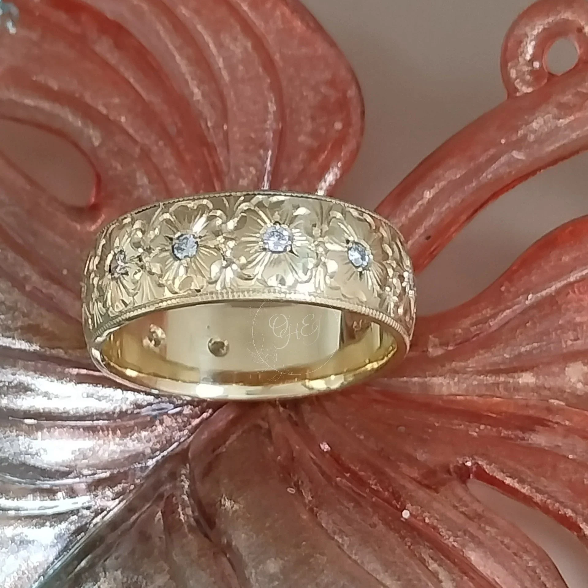 Flower+engraved+gold+diamond+ring.jpg