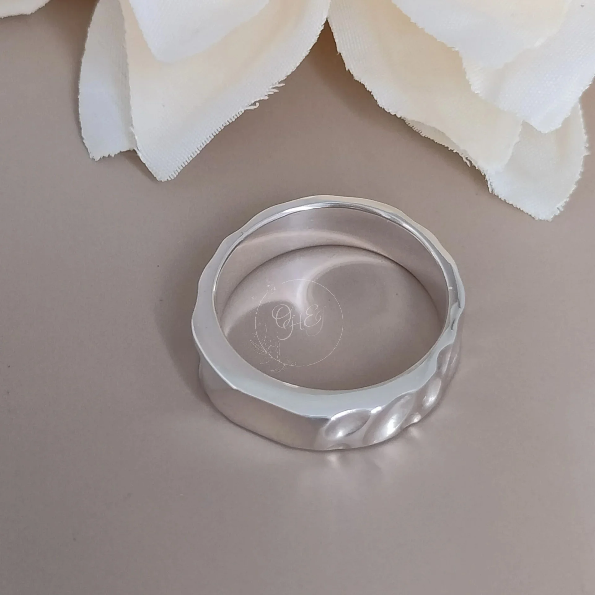 Side view of women's signet ring silver by Orfa