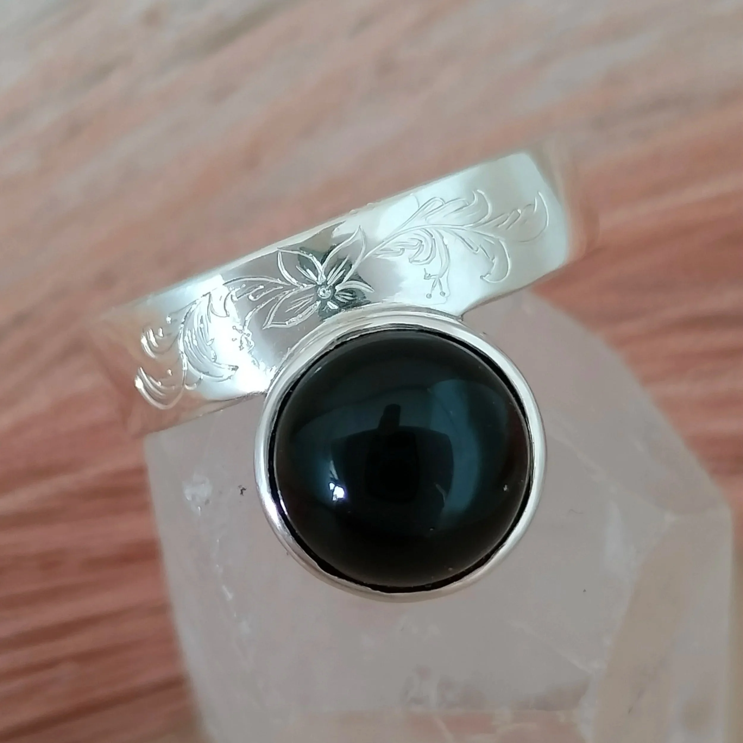 Silver+onyx+engraved+ring+.jpg