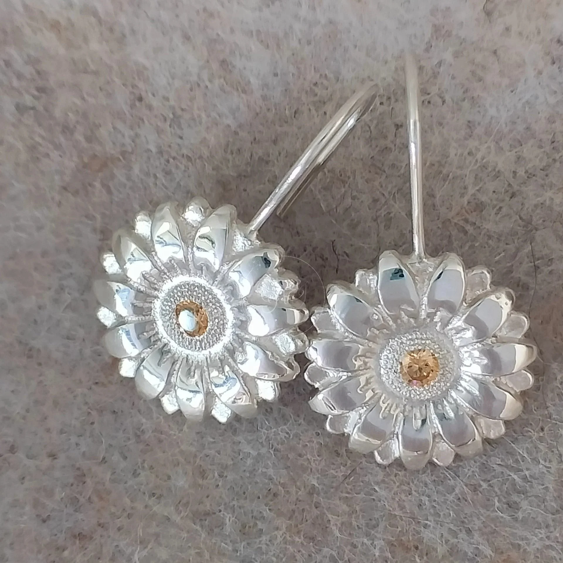 Sunflower earrings sillver with cubic zirkonia by Orfa