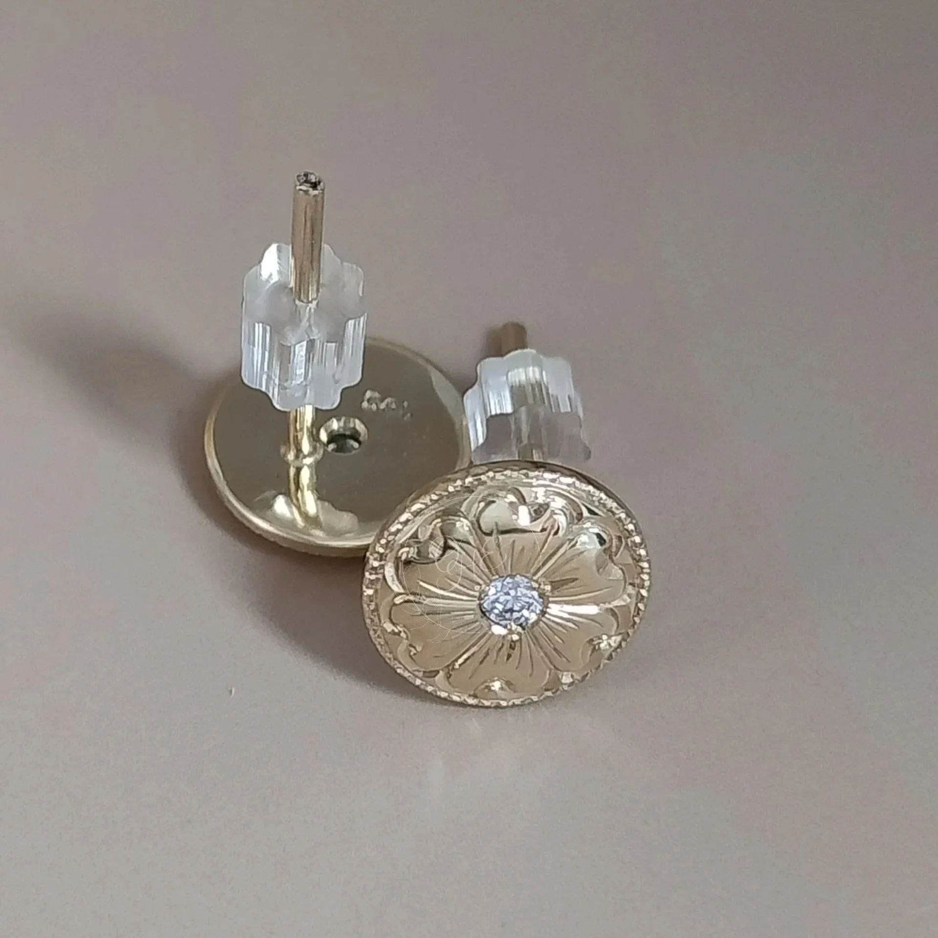 flowerlover+earstud+gold+diamond.jpg