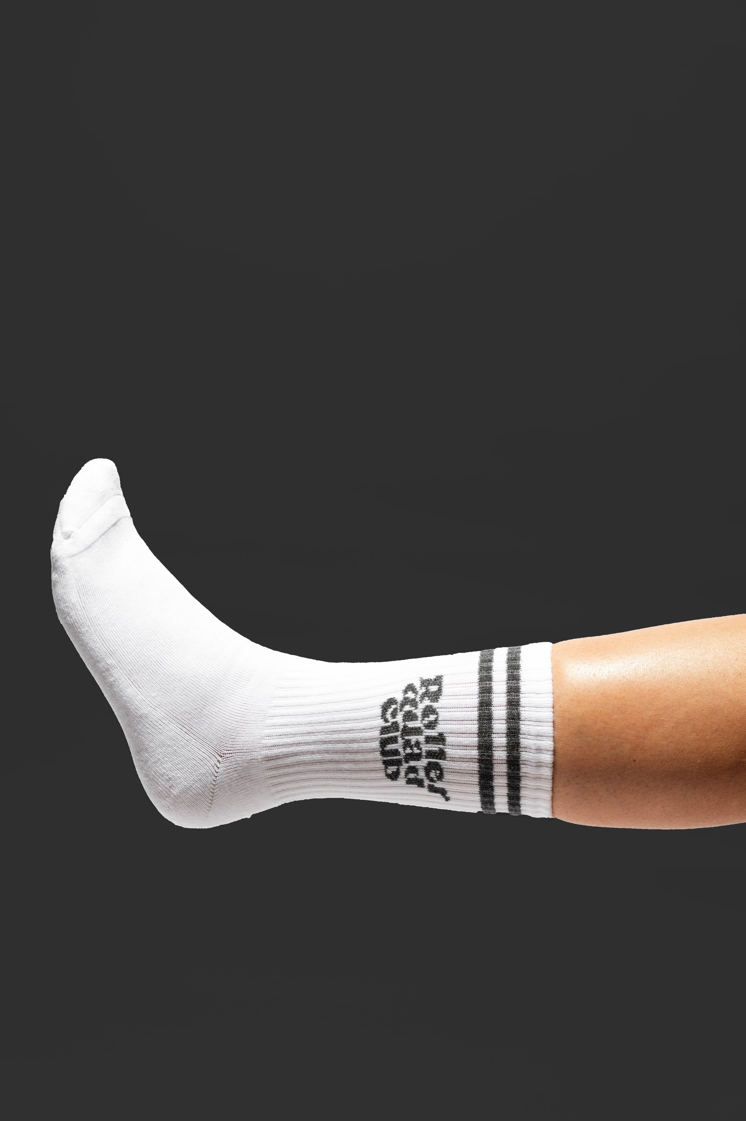 gris_chaussettes_porté_roller.jpg
