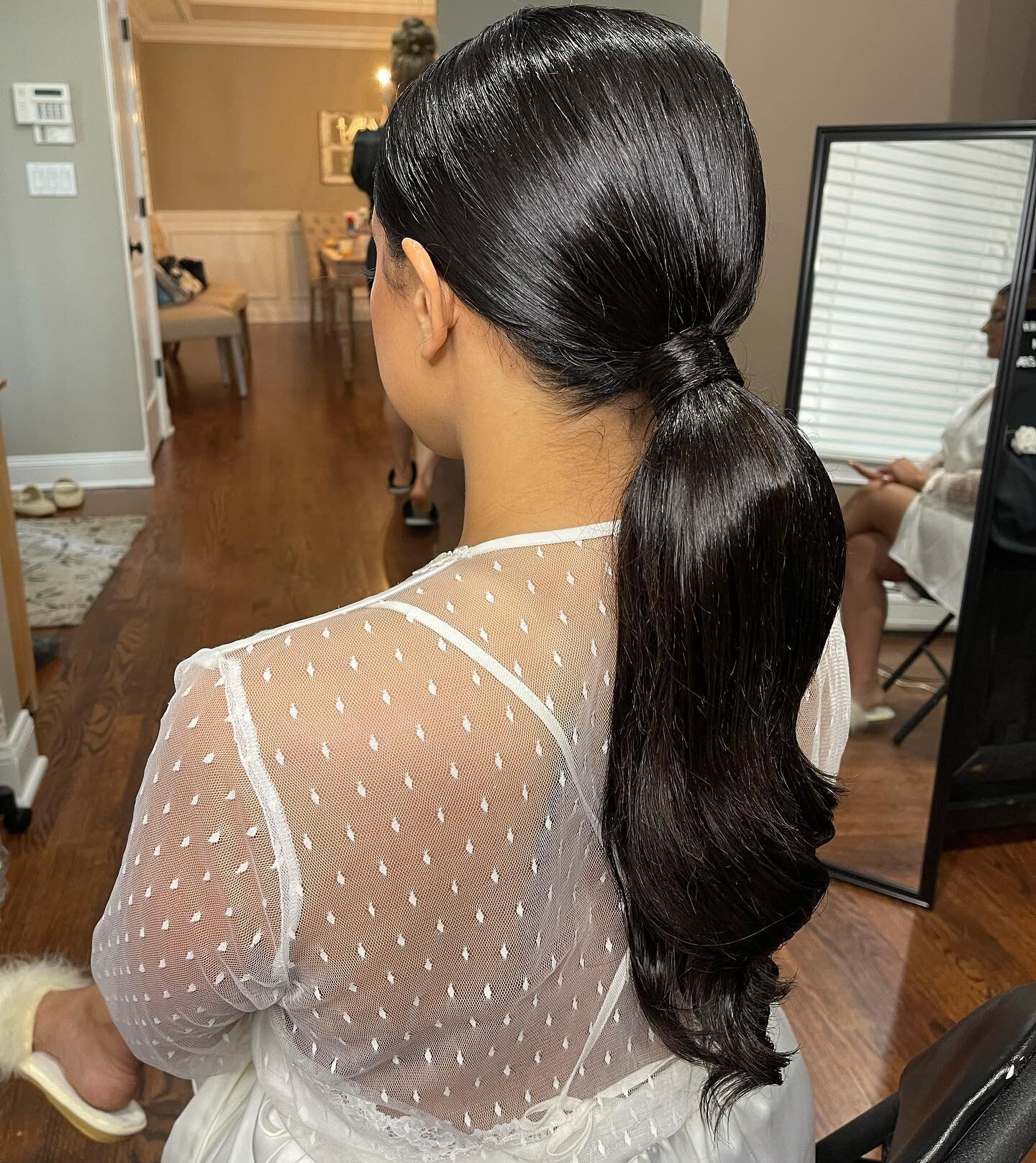 A sleek and timeless bridal pony 🤍 Hair styled by Besarta.
.
#newjersey #bridalhair #weddinghair