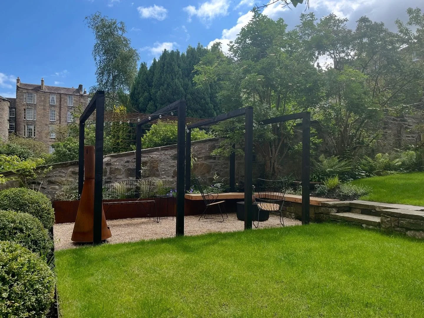 #tbt to this rather lovely New Town garden completed with the expert assistance of @conceptlandscapingltd last Spring - multi level gardens are wonderful as they naturally create different spaces for dining, relaxation and entertaining, but they do c