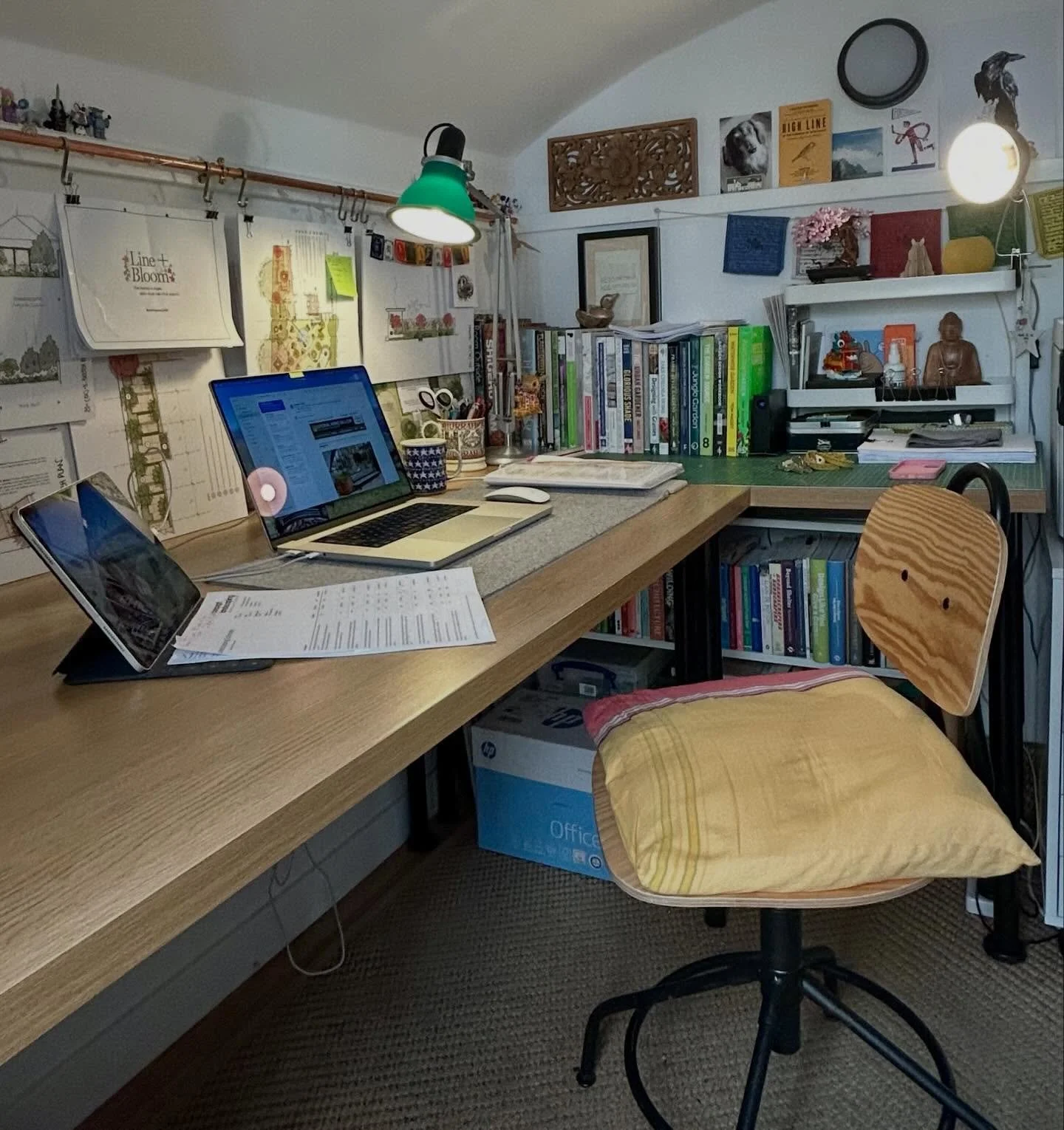 Nice to be back working in this little space - it&rsquo;s been a (wet and rainy) beat over winter but bring on Spring!

#wfh #homestudio #edinburghgardendesigner