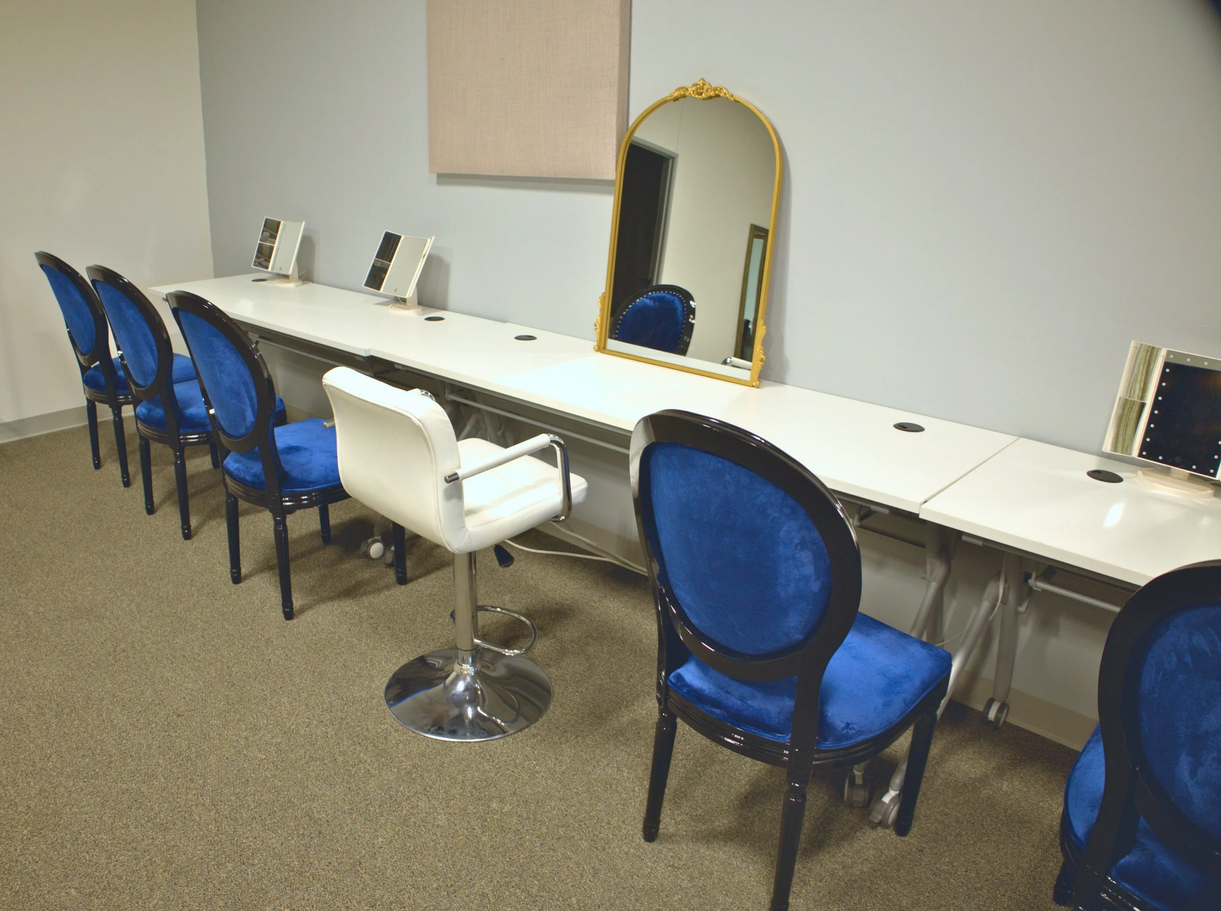 Dressing suite with mirrors and seating at The Grand View Mansfield event venue