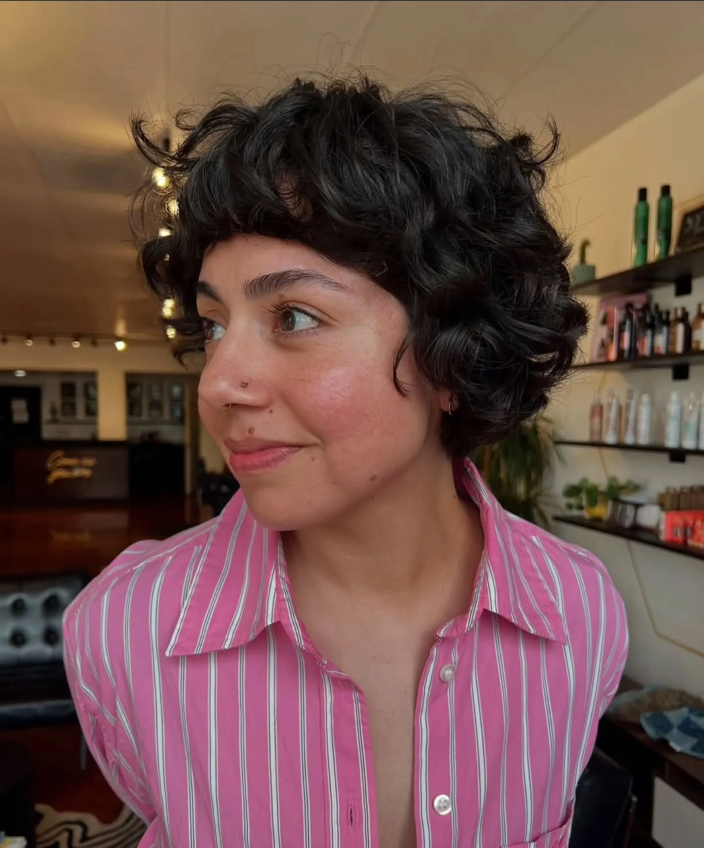 The cutest curly French bob 🥐💕 by @sipesstudios 

#curlycut #curlybob #curlyfringe #frenchbobhaircut #lakewoodsalon #lakewoodcurlspecialist #tacomacurly #tacomacurlystylist #pnwcurls #thehivehairstudio
