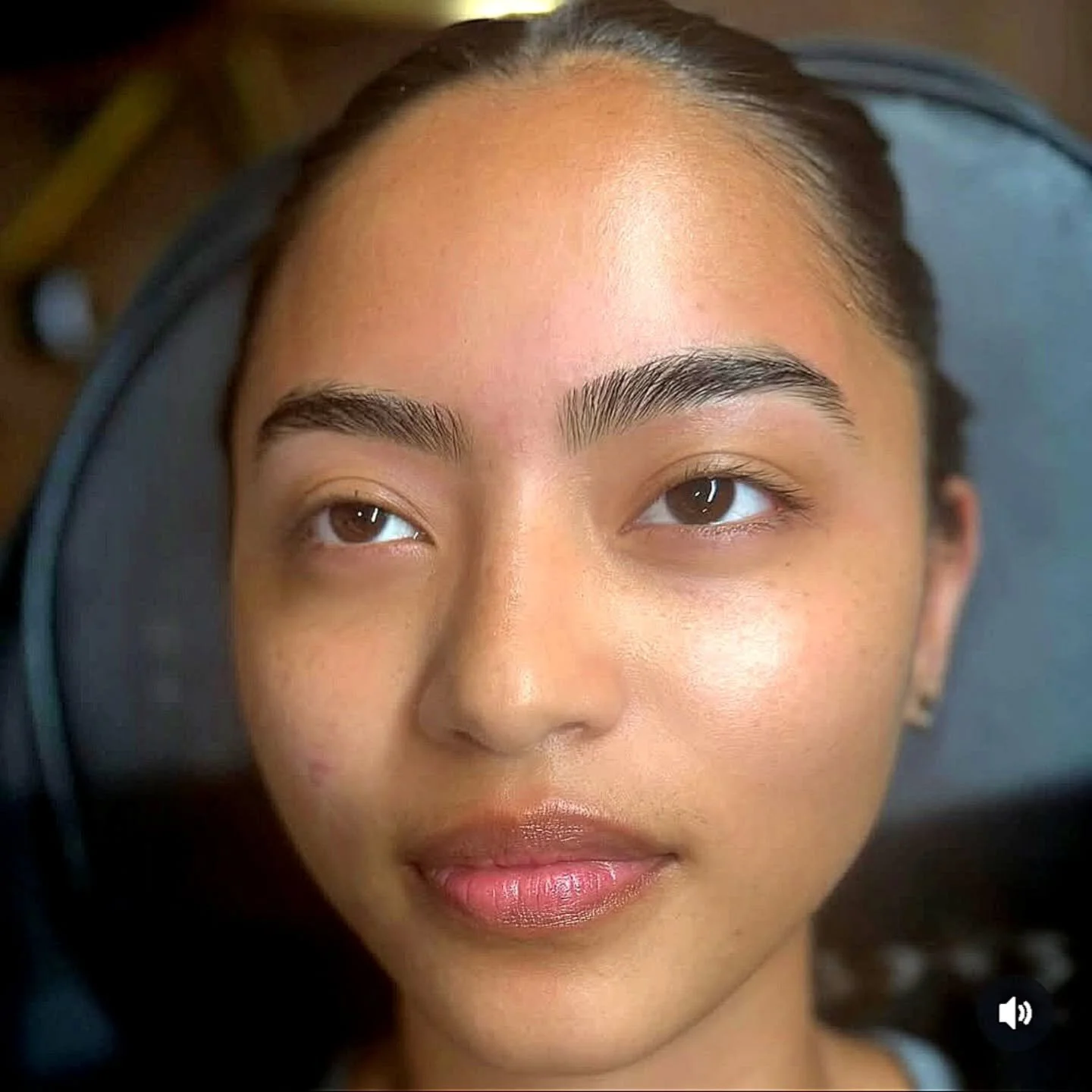 Brow enhancing wax ✨️ by @bighurdontcur 

#brows #browshape #browstylist #browwaxing #lakewoodbrows #tacomabrowartist #tacomabrows