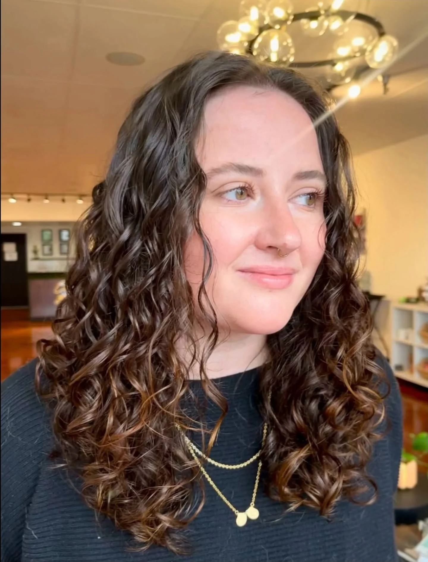 Defined, healthy and full of life - this curly cut by Dani is everything 😍

book your end of year appointments with her through her directly link located in the &quot;stylists&quot; highlight 

#curlycuts #tacomacurly #tacomacurlystylist #lakewoodcu