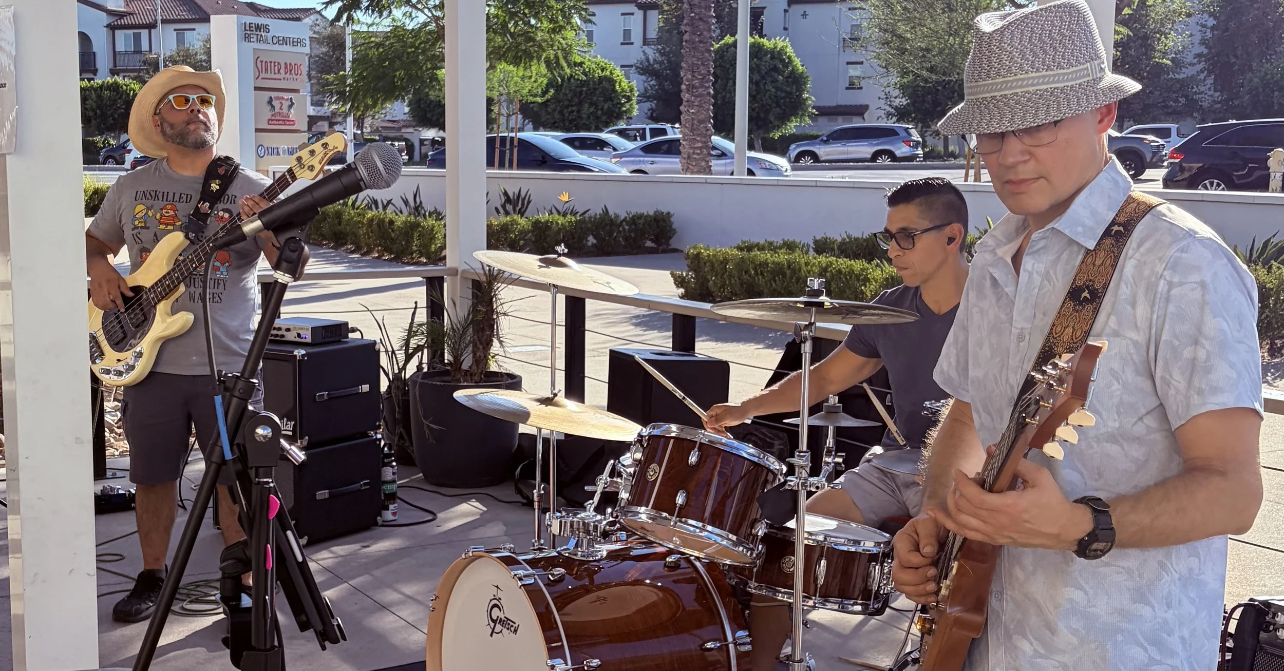 Musicians playing on patio at Left Coast Brewing