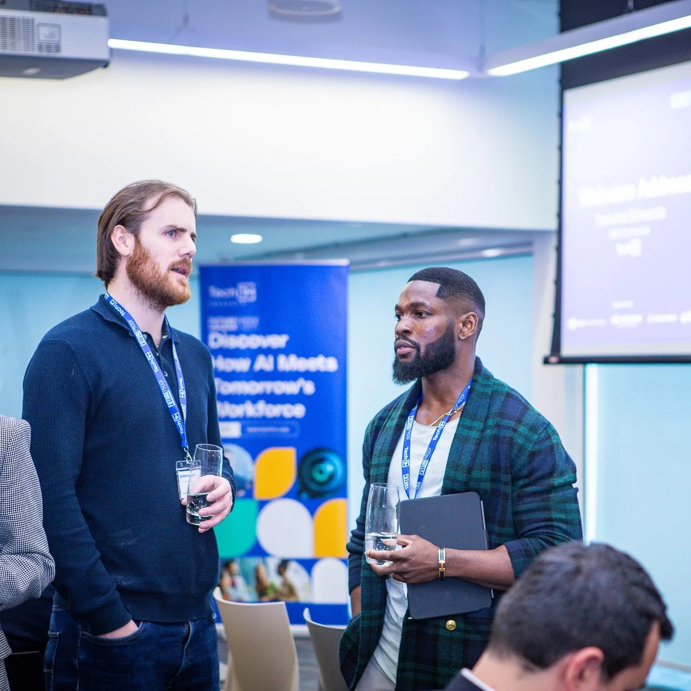 The &ldquo;no-look&rdquo; convo&hellip;because turning your head is too mainstream 👥
.
.
.
#eventphotography #photography #eventphotographer #events #portraitphotography #corporatephotography #corporate #canonphotography #londonevents #corporateeven