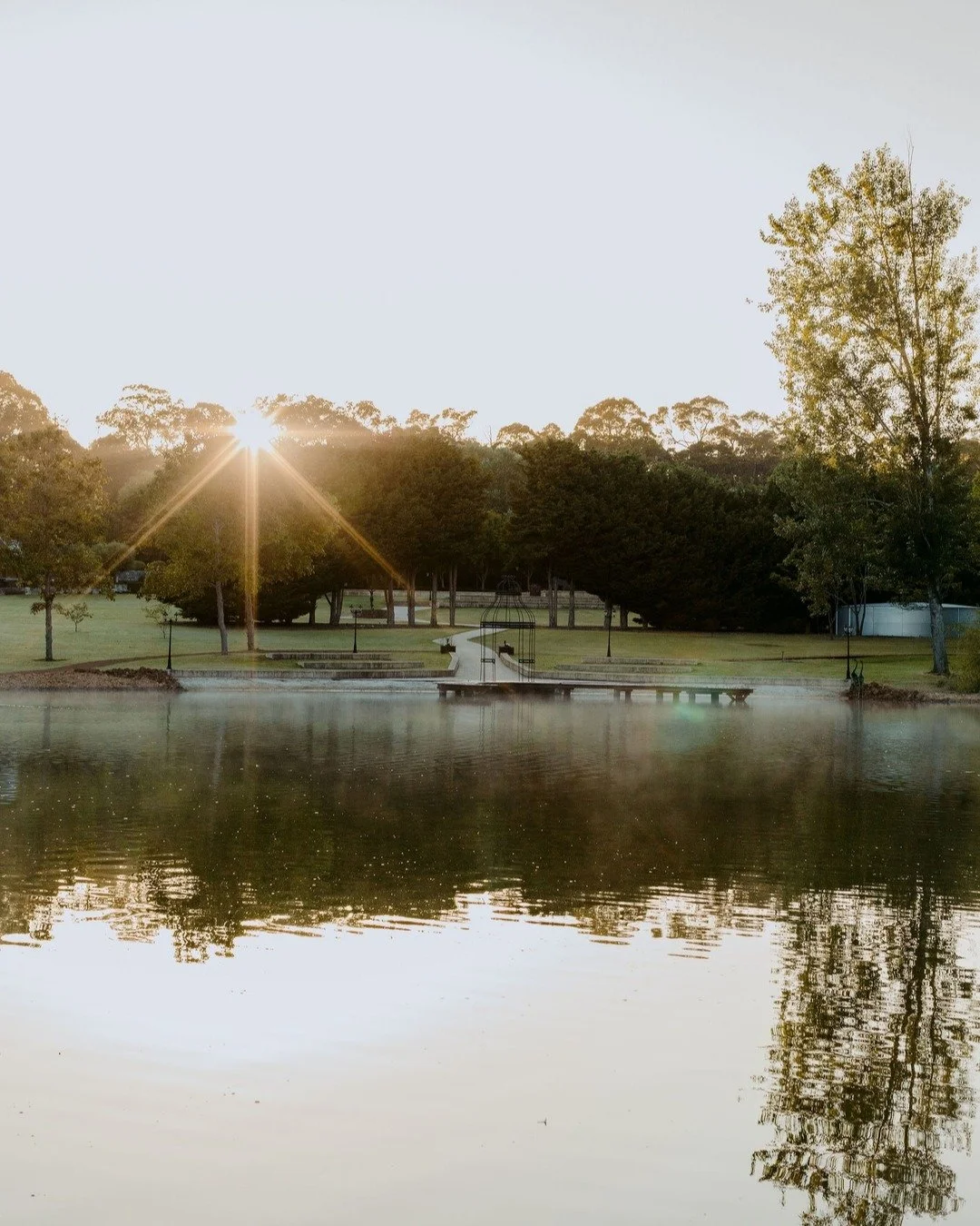 There's something magical about chilly mornings by the lake 🌬️✨

Experience it for yourself this Winter!
www.losarirereat.com.au
