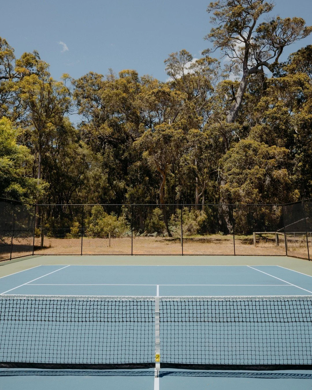 Now that the sun&rsquo;s out (finally!), it&rsquo;s the perfect time to hit the court and enjoy a match 🎾✨ No need to bring a racquet &ndash; we&rsquo;ve got everything you need ready for you!

www.losariretreat.com.au 

#margaretriveraccommodation 