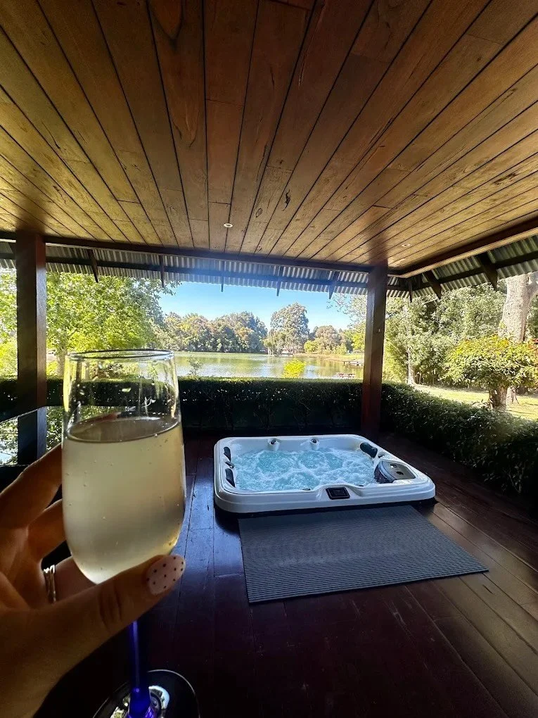 ✨ Recent Guest Moments ✨

From bubbles by the spa, to golden sunsets, animals and a special Aurora &mdash; we love seeing your stay through your eyes.

	1.	Bubbles by the spa
	2.	Blue 🐴
	3.	Aurora | 20.01.26 
	4.	Sunset by the lake
	5.	View from our