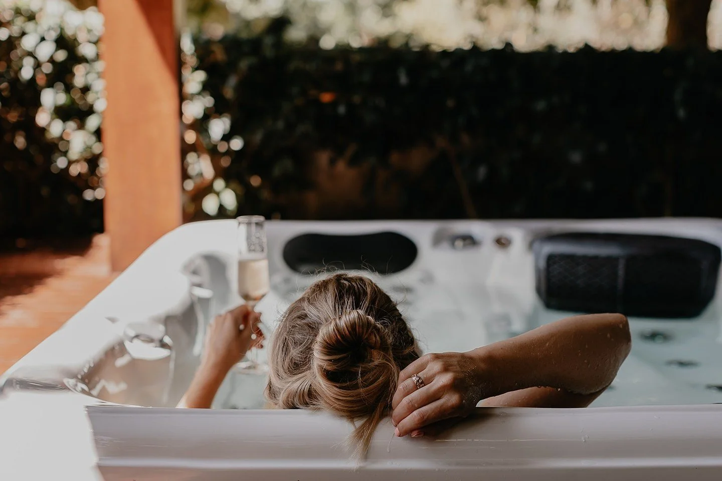 Private jacuzzi. A glass of bubbles. Nowhere else to be.

The kind of afternoons that roll gently into evening without you even noticing&hellip;

Just you and your favourite person, soaking it all up in your own little slice of Margaret River magic ✨