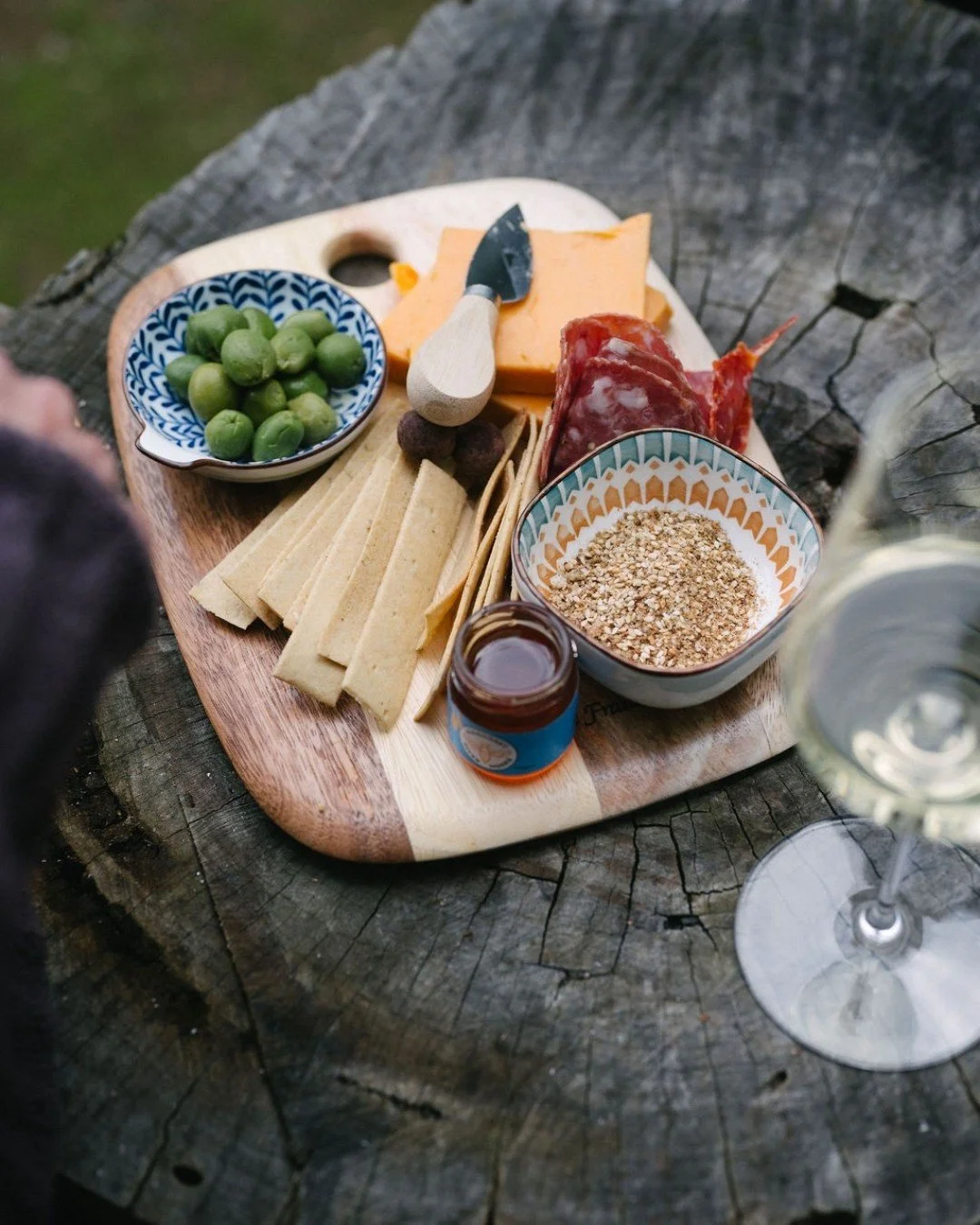 A little taste of Margaret River waiting for you on arrival 🍷🧀

Our Arrival Hamper is filled with local favourites &mdash; artisan cheese, Margaret River crackers, olives, locally baked bread, local dukkah, balsamic, and a little something sweet fr