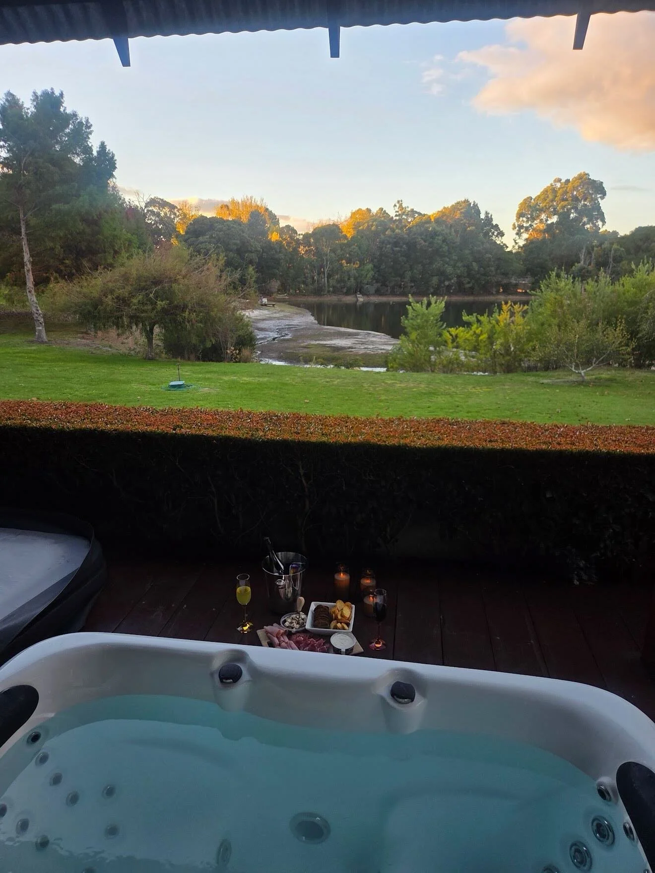 Recent guest moments ✨ 

Autumn was full of sunny days, cooler evening, red and yellow hues, romance and lots of animal cuddles. 

Tag us in your photos or upload a photo while leaving us a review - we love seeing them!