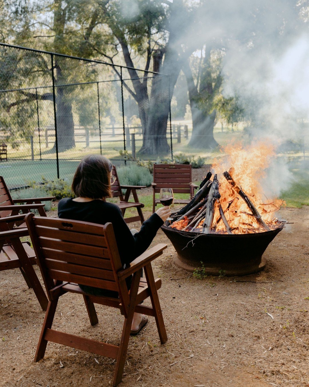 Five things we absolutely LOVE about a winter stay.

🧖🏼&zwj;♀️ Private Outdoor Jacuzzi Spa
🔥 Cosy Eco Fireplace
🍳 Fully-equipped kitchen for those chilly nights in after a day of exploring the stunning South West.
🥂 Enjoying a glass of local win