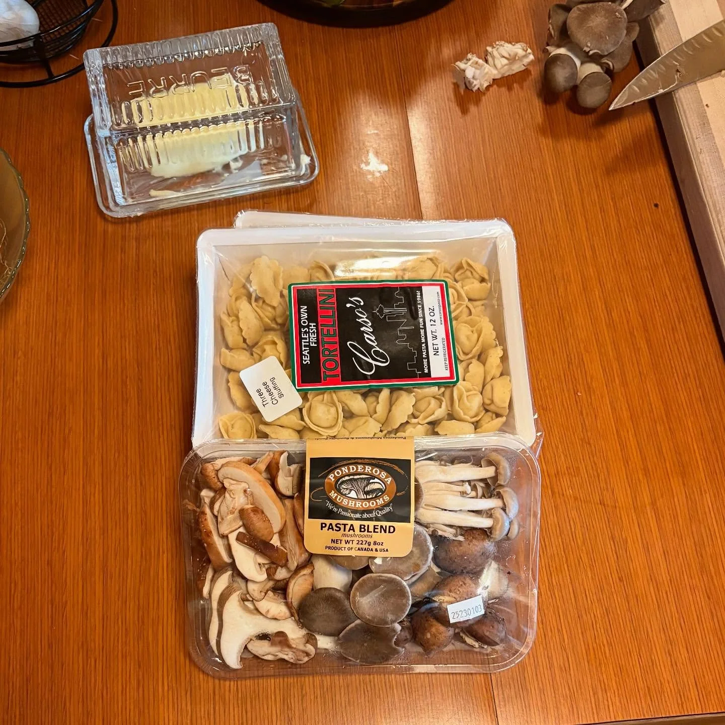 👀 Spotted on the Upper East Side (of Stevens Pass)&hellip; Two packs of fresh three cheese tortellini, ready to pair with a mushroom medley for the perfect fresh pasta feast 🍽️ xoxo