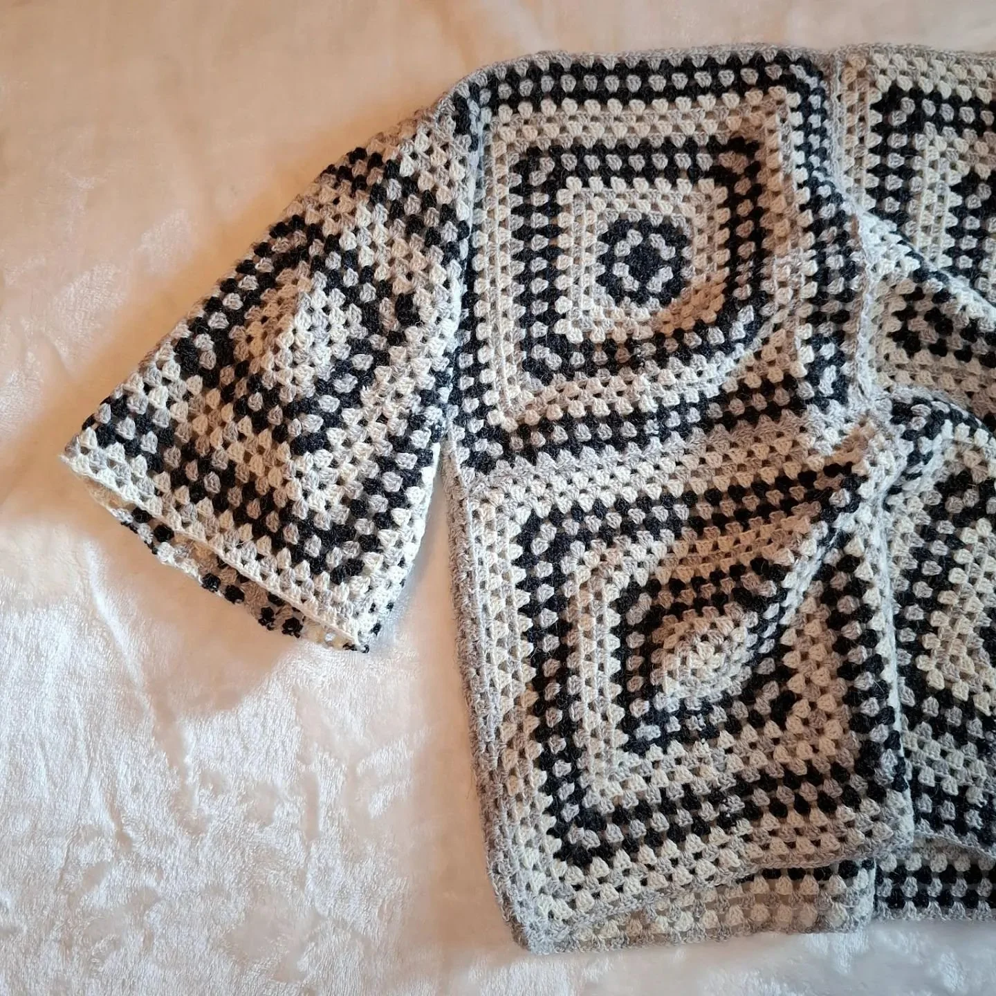 Oversized striped granny square custom jumper ○●○

100% wool and crocheted in my mum's favourite colours light grey, charcoal and cream in alternating stripes ●○●

Designed with half sleeve and a simple straight neck ○●○

&bull;
&bull;
&bull;
&bull;
