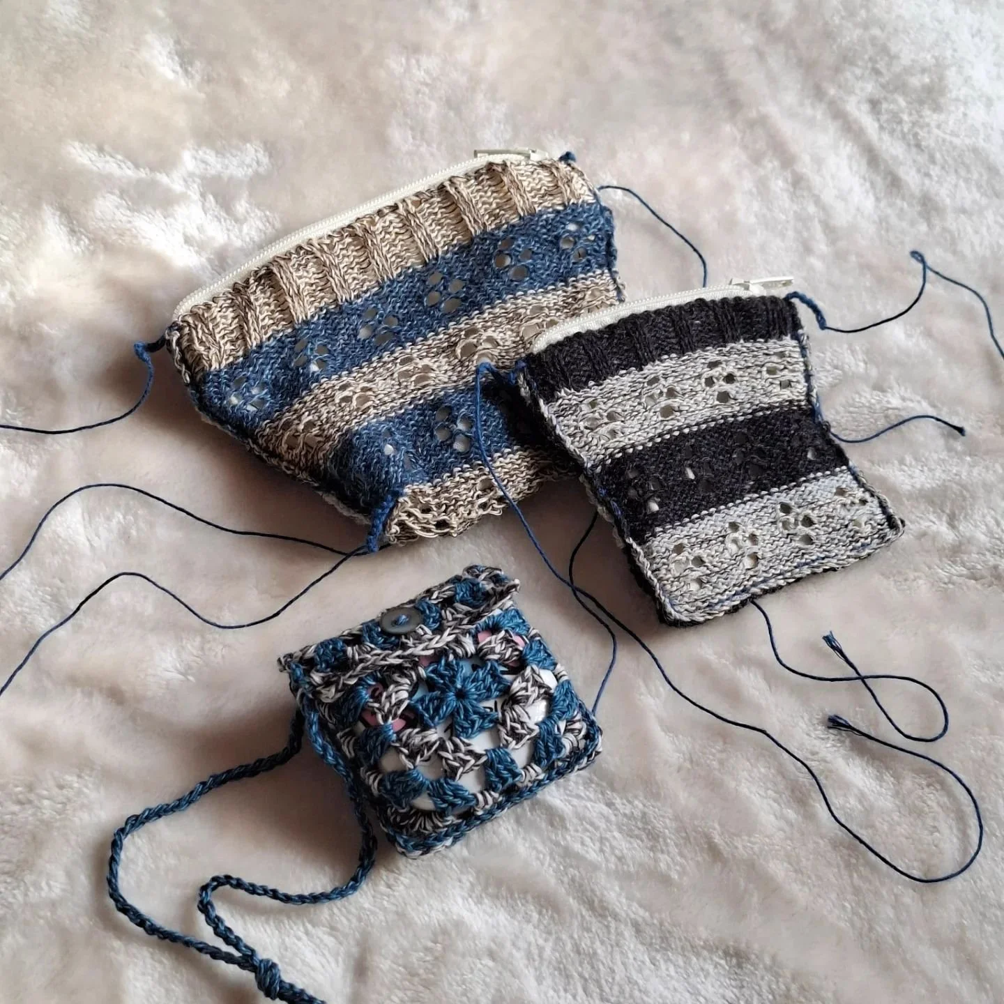 The blues 💙🩵🤍

Two tiny knitted coin purses and a crocheted earphone case. Made in 100% deadstock cotton yarn and handmade by me :)

&bull;
&bull;
&bull;
&bull;
&bull;
&bull;
&bull;
&bull;
&bull;
&bull;
&bull;
&bull;
&bull;
&bull;
#handmadeuk #hom