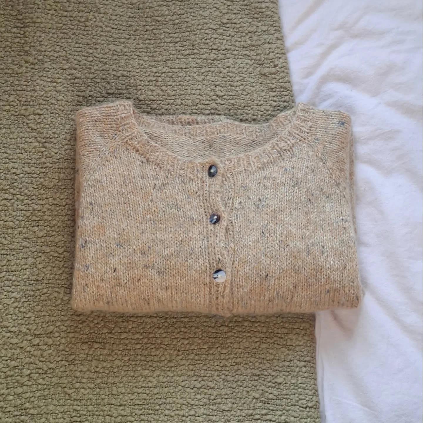 ((( Unfold with me )))

A day off work, keeping comfy in the warmest cardigan on a bright and cold winters day xx

@petiteknit Copenhagen cardigan 
@rowanyarns wool with mohair

&bull;
&bull;
&bull;
&bull;
&bull;
&bull;
&bull;
&bull;
&bull;
&bull;
&b