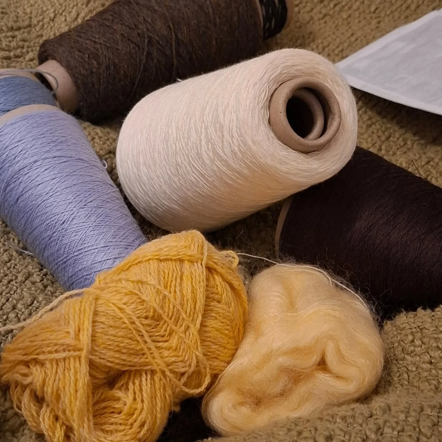 □■□ From beginngings to endings ■□■

Matching crochet keyring and bookmark set designed in my boyfriends favourite colours for a valentines gift 

Made from a mix of wool, mohair and cotton creating the perfect tonal accessories from books to bags!

