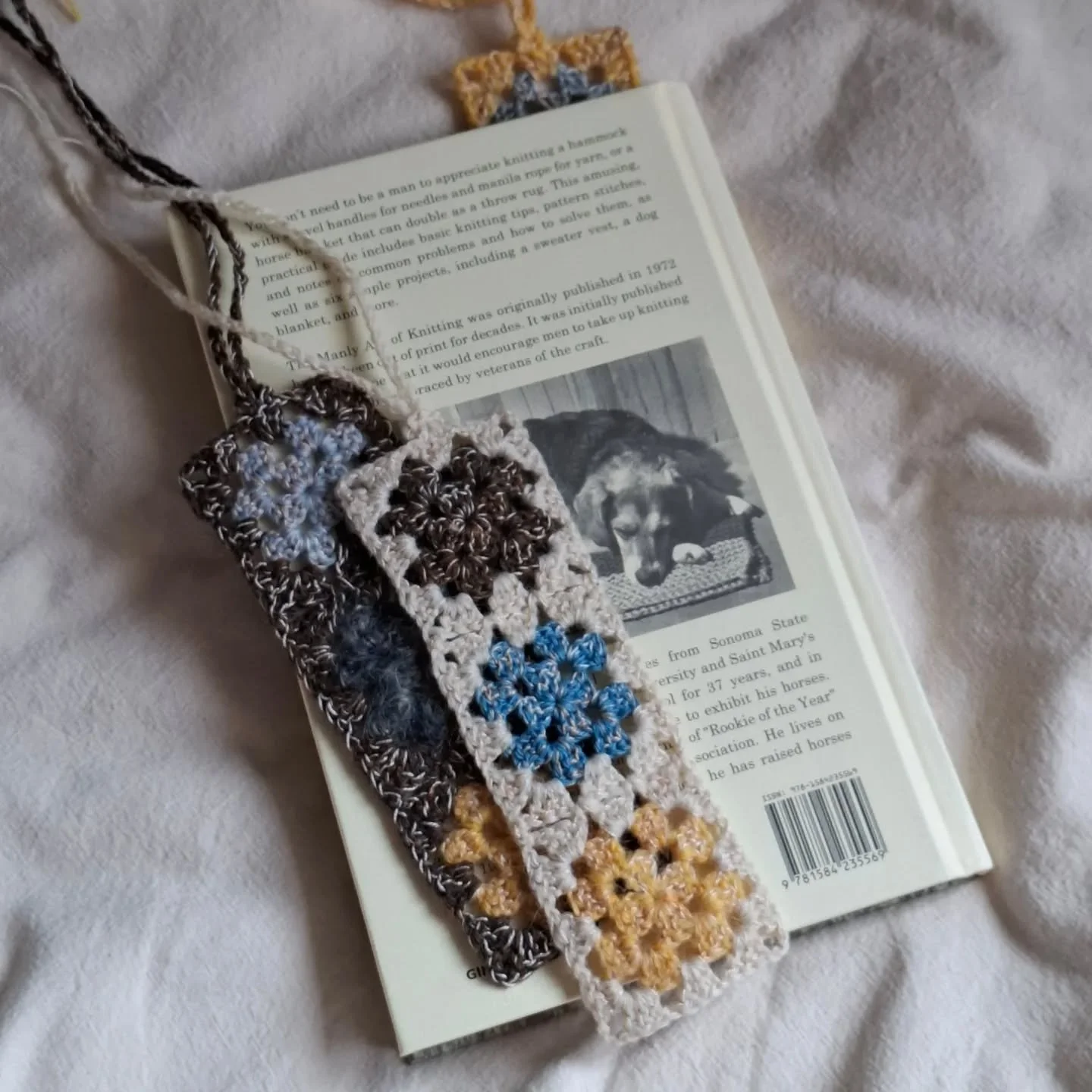 □◇□ Bookmarks to decorate your current read ◇□◇

Crocheted in a mix of wool and cotton yarns in my favourite colours of the moment 

Available on my website- www.callyhughes-crafts.com 

#handmadeuk #crochetersofinstagram #bookmark #textiles #crafts