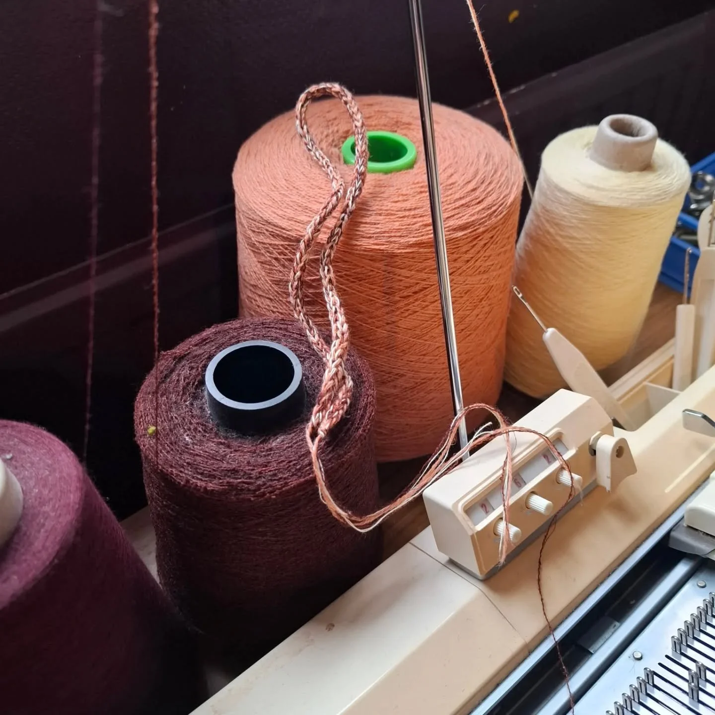 ☆ Knitting in my freshly organised studio space ☆

I've been busy making a range of small items to add to my collection of handmade bits and bobs, avaible on my website and soon in person at spring and summer markets!

Keep you eye out 👁

#handmadeu