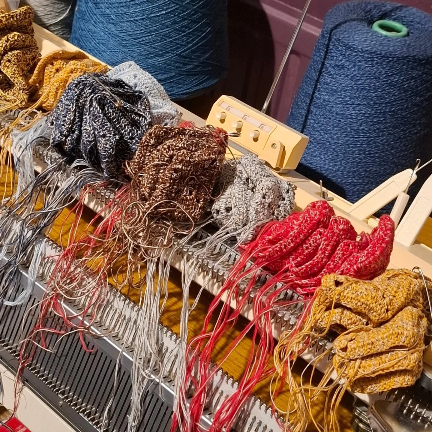 ○○○ Guess what I am making!? ○○○

Around 300 squares crocheted over the past month, and now I just need to join them together. Might only take another full months work 🥲

A mix of basic squares, sunburst squares and solid squares. Crocheted with 100