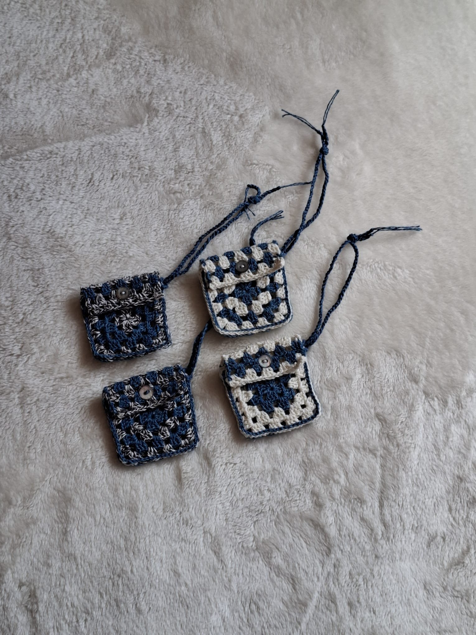 Pocket granny square pouch 2