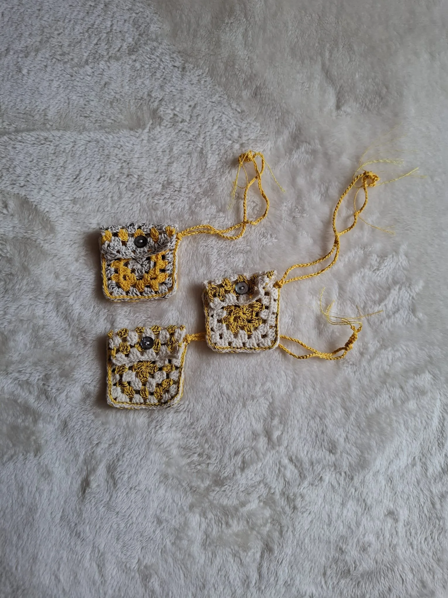 Pocket granny square pouch 1