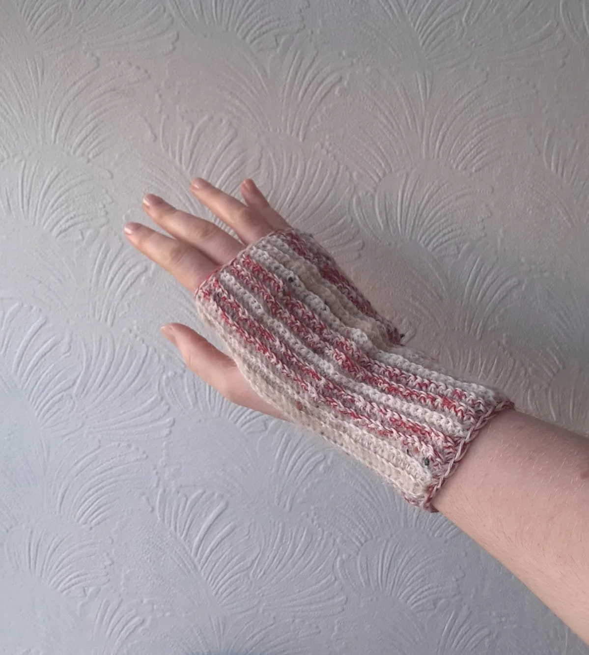 Stripe rib fingerless gloves