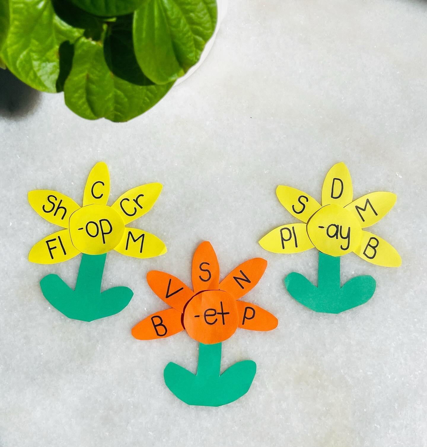 Blending Sounds 🌸💬

Blending is the skill of joining individual speech sounds (phonemes) together to make a word. 

It&rsquo;s an important skill for learning to read and spell 📚

Here&rsquo;s a fun activity that&rsquo;ll keep your kids entertaine