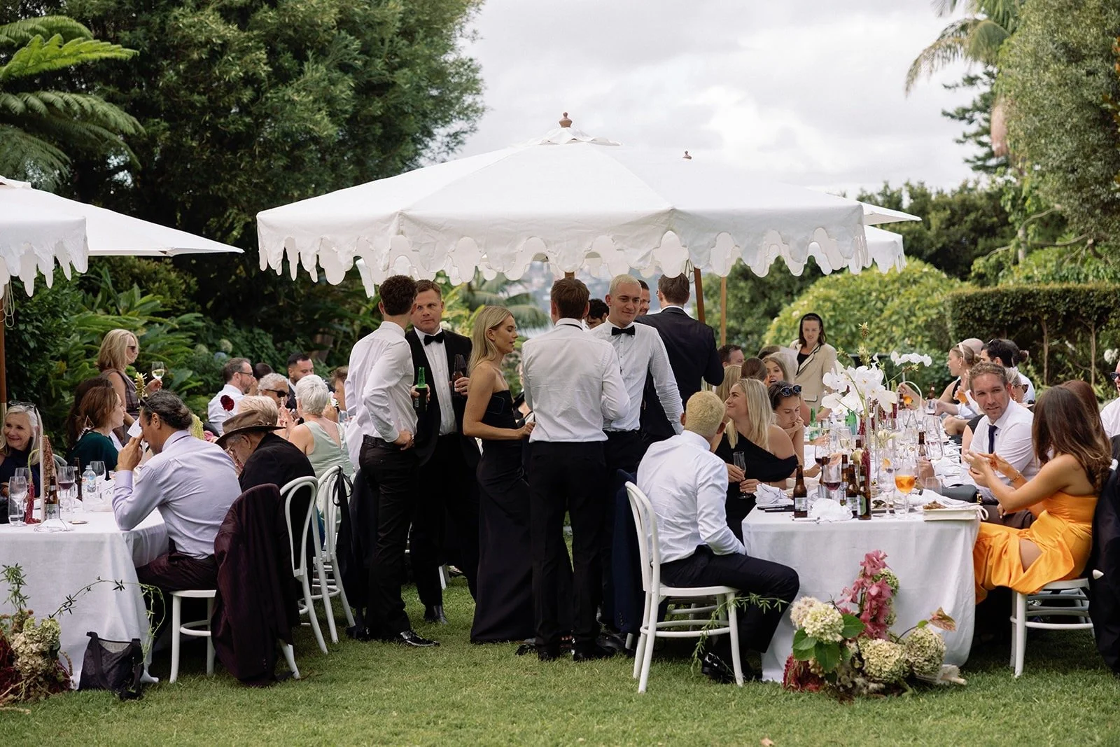 Scalloped Edge Umbrella (White)