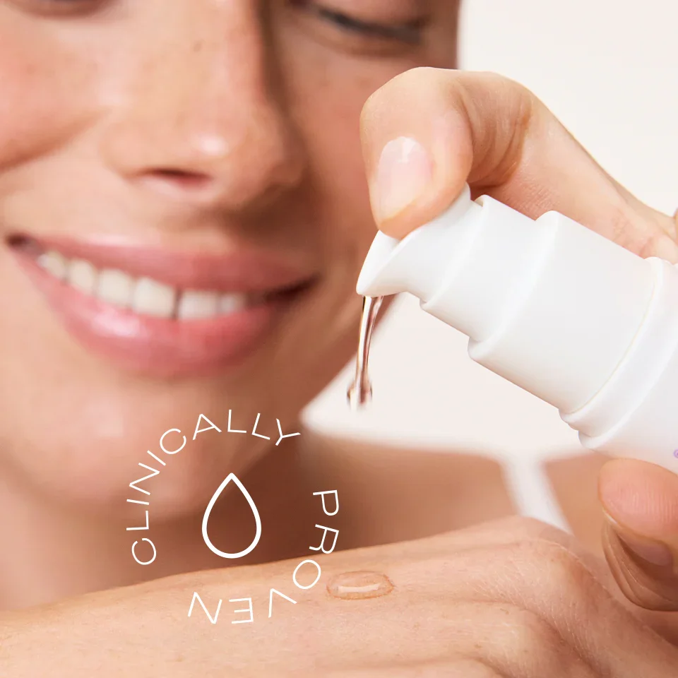 Clearing_Serum_Model_960x960_ba1da833-e677-4165-9180-4212d5c84962_1920x.webp