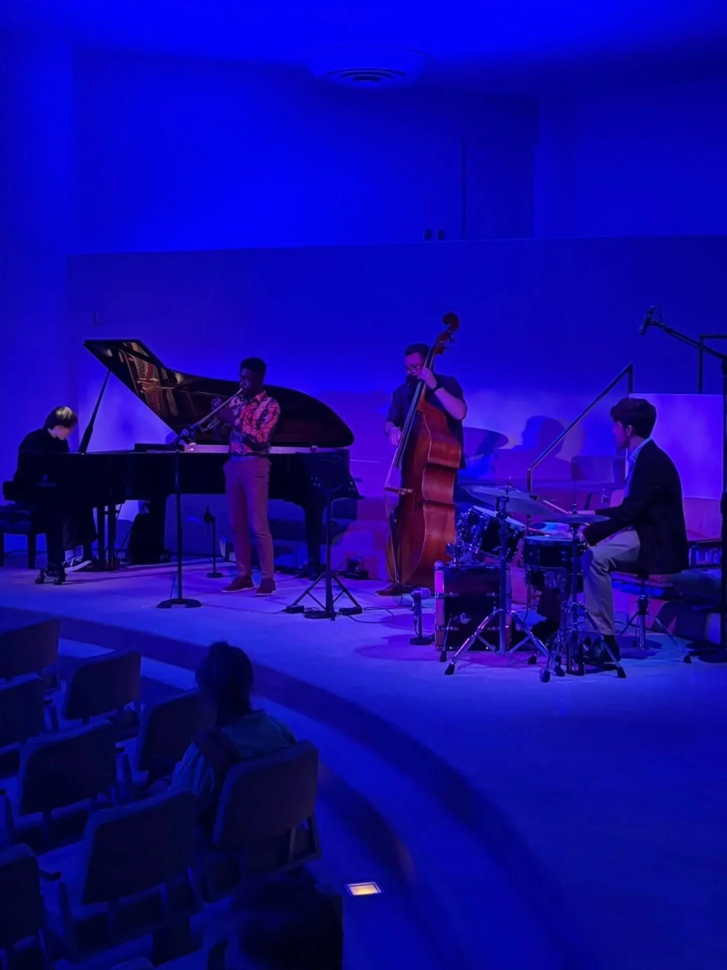 Hello!
hope all is well.

Had a great time playing with @mejediowusu, @jazzrocque and Michael Francis Duch yesterday at the Guggenheim Museum as part of the UNGA Healing Arts Week. Thankful for the opportunity.

PS: Seattlites! I'll be performing on 