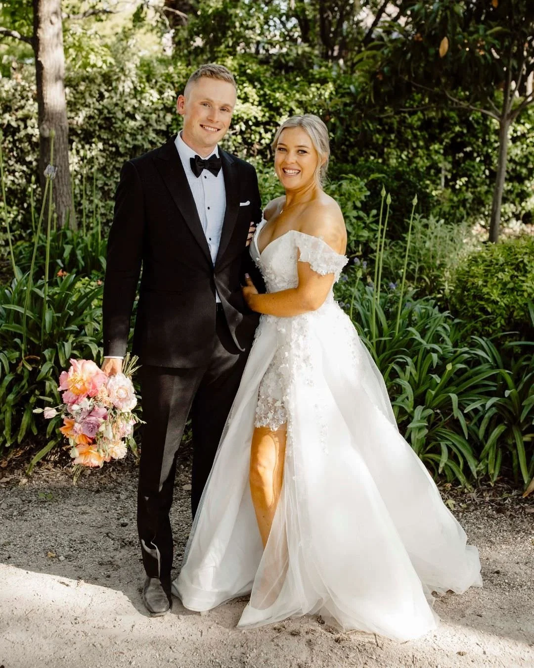 Big congrats to these two megababes Laura and Will for their stunning @evanslea wedding last weekend!!! Delicately balancing their love of wine and love for their respective employers @swingingbridgewines @angullongwines these two aren't just gorgeou